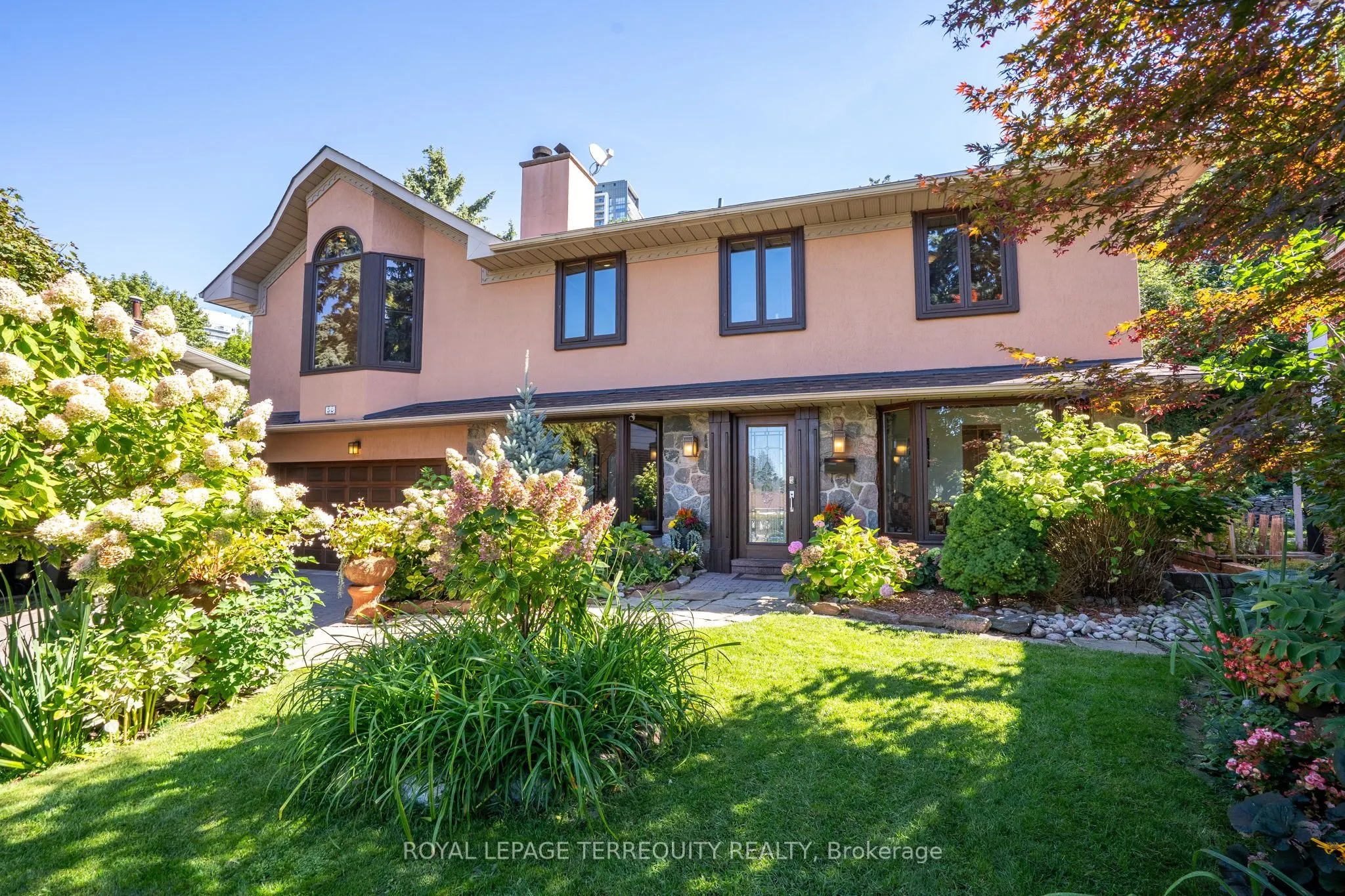 50 Skyview Crescent
