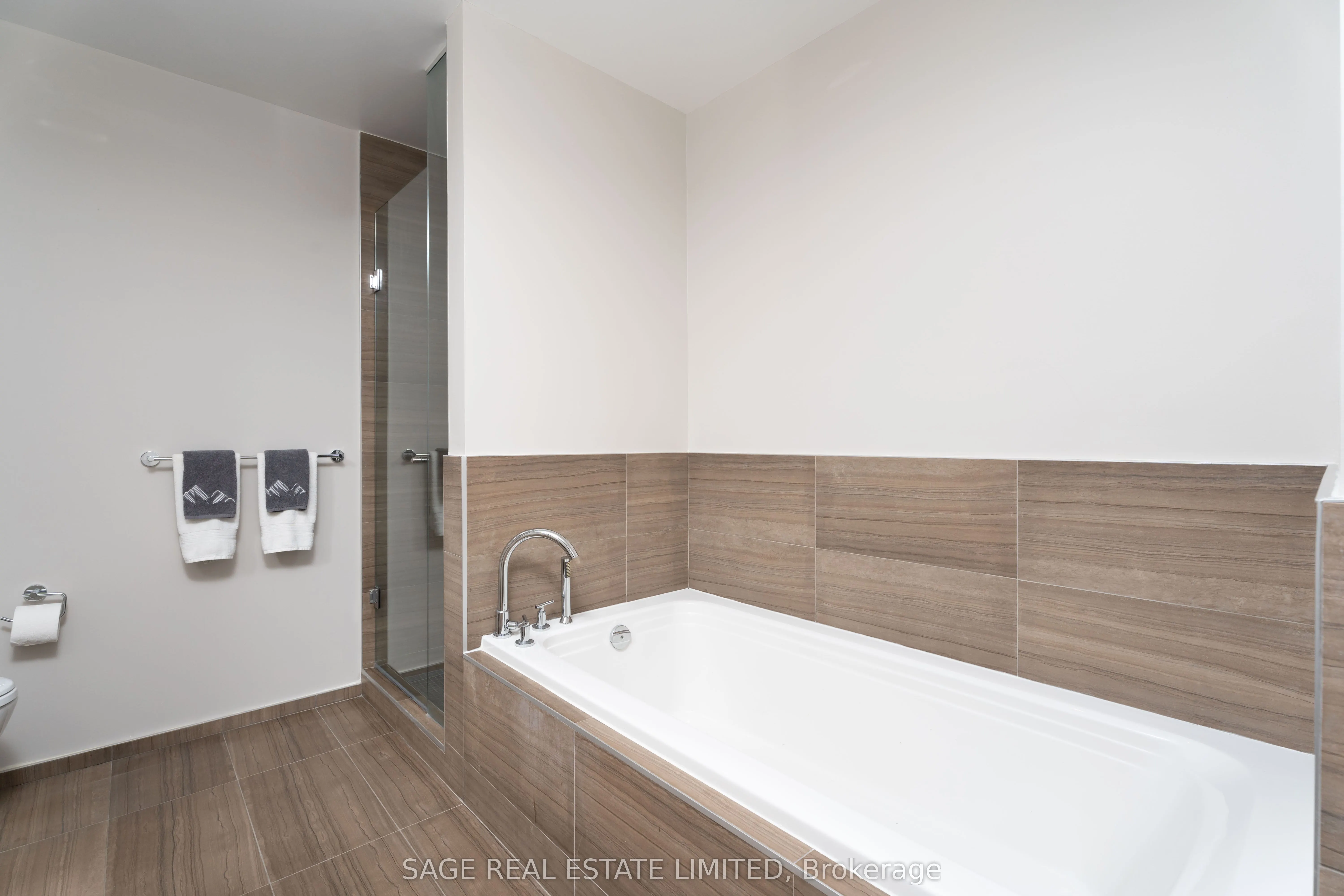 8 Charlotte Street, #3505