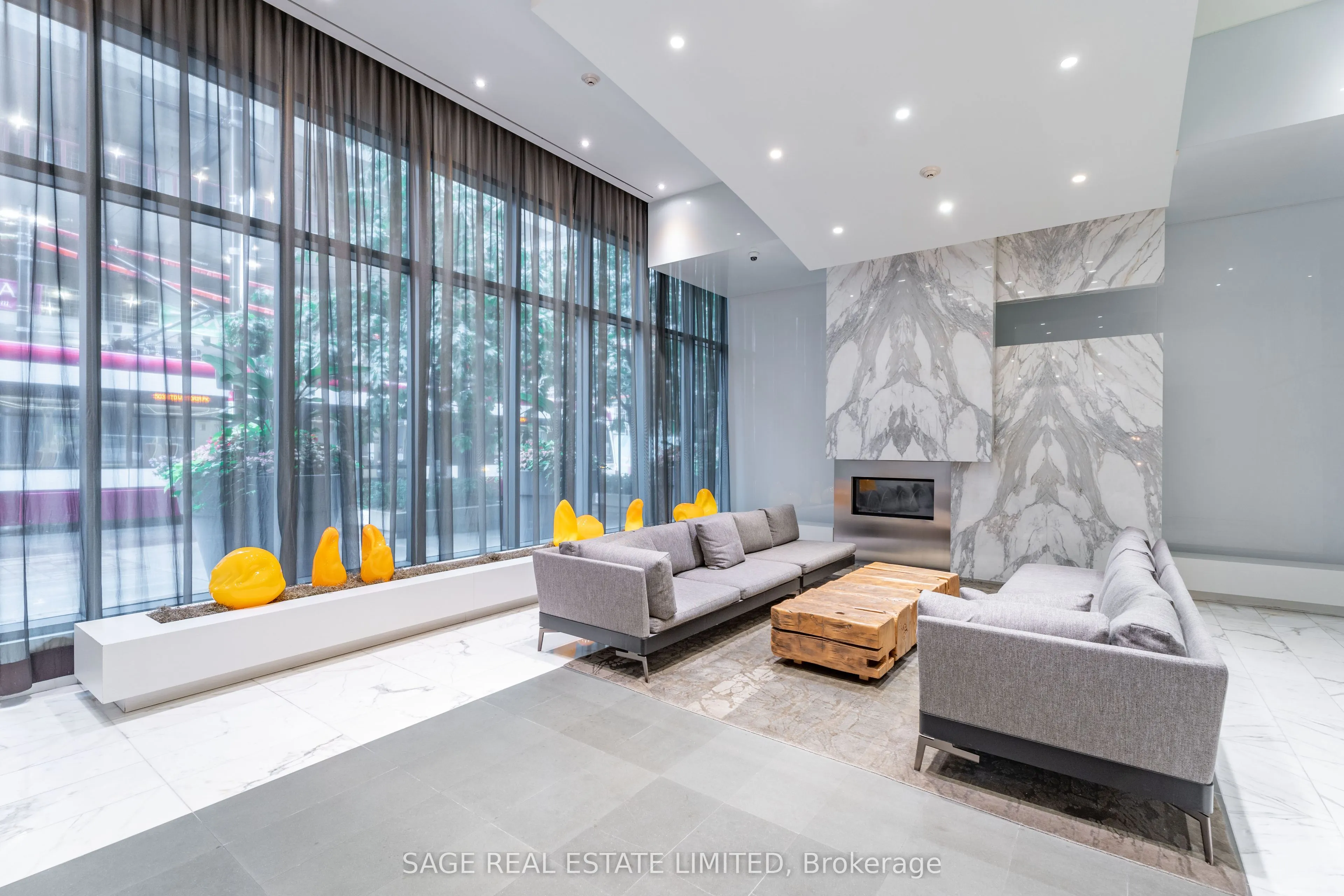 8 Charlotte Street, #3505