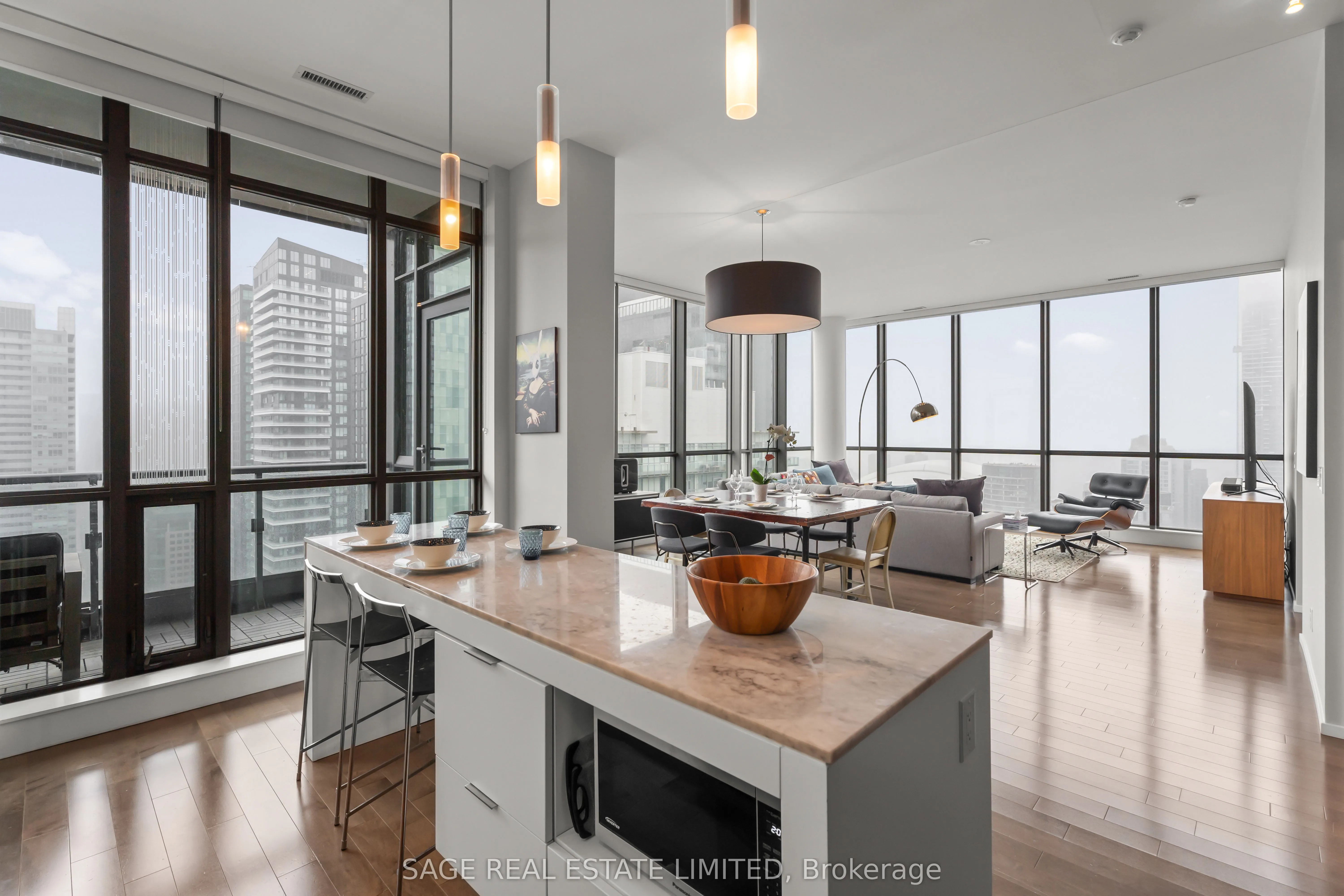 8 Charlotte Street, #3505