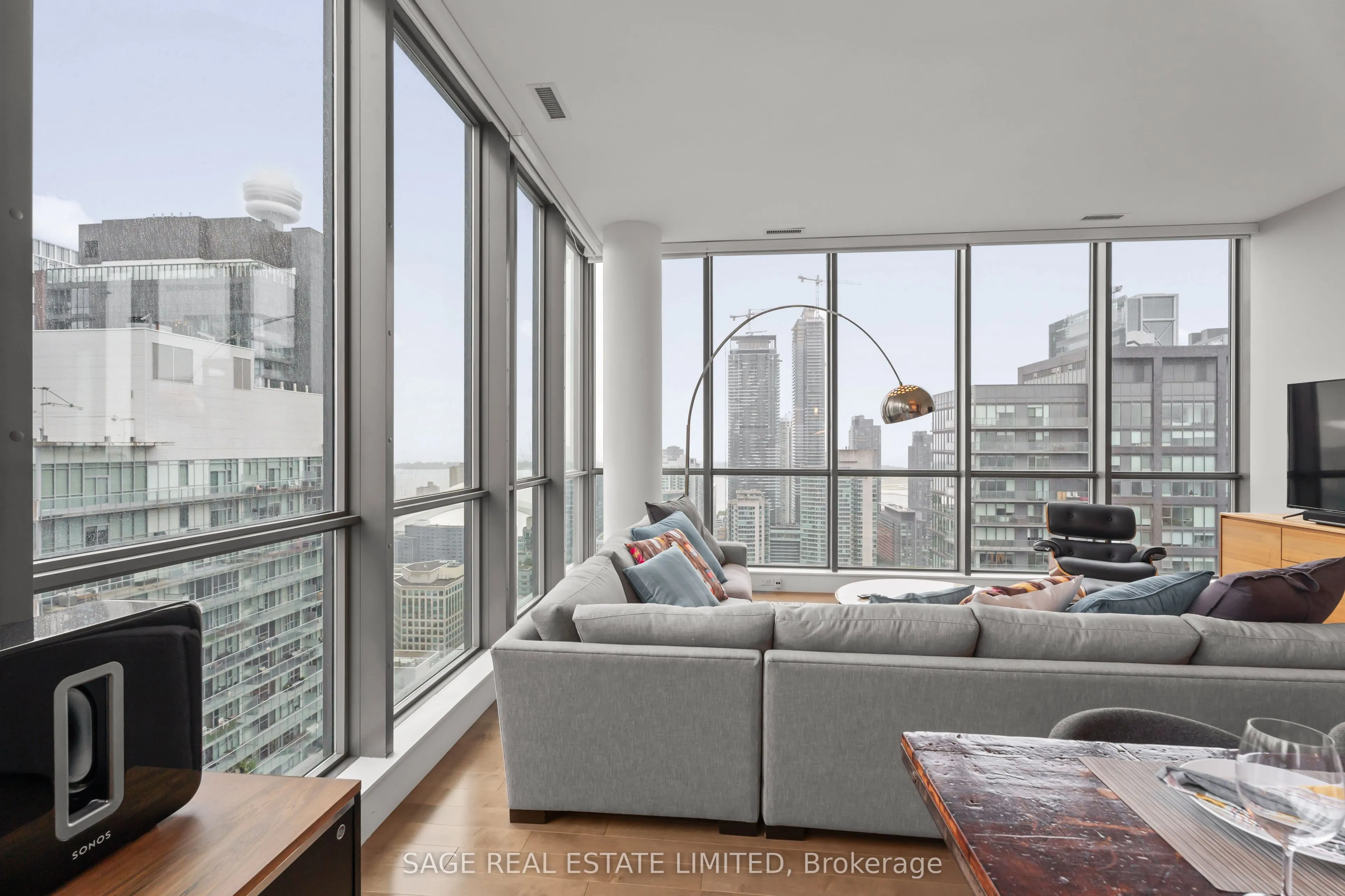 8 Charlotte Street, #3505