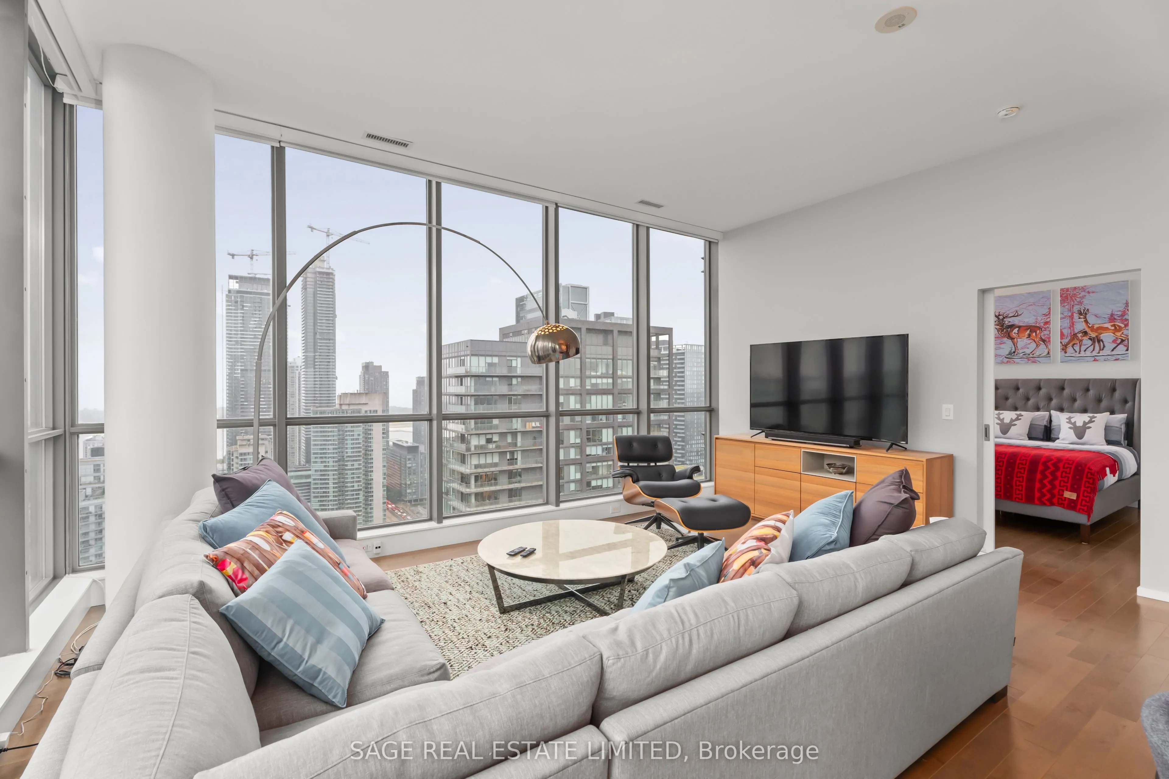8 Charlotte Street, #3505