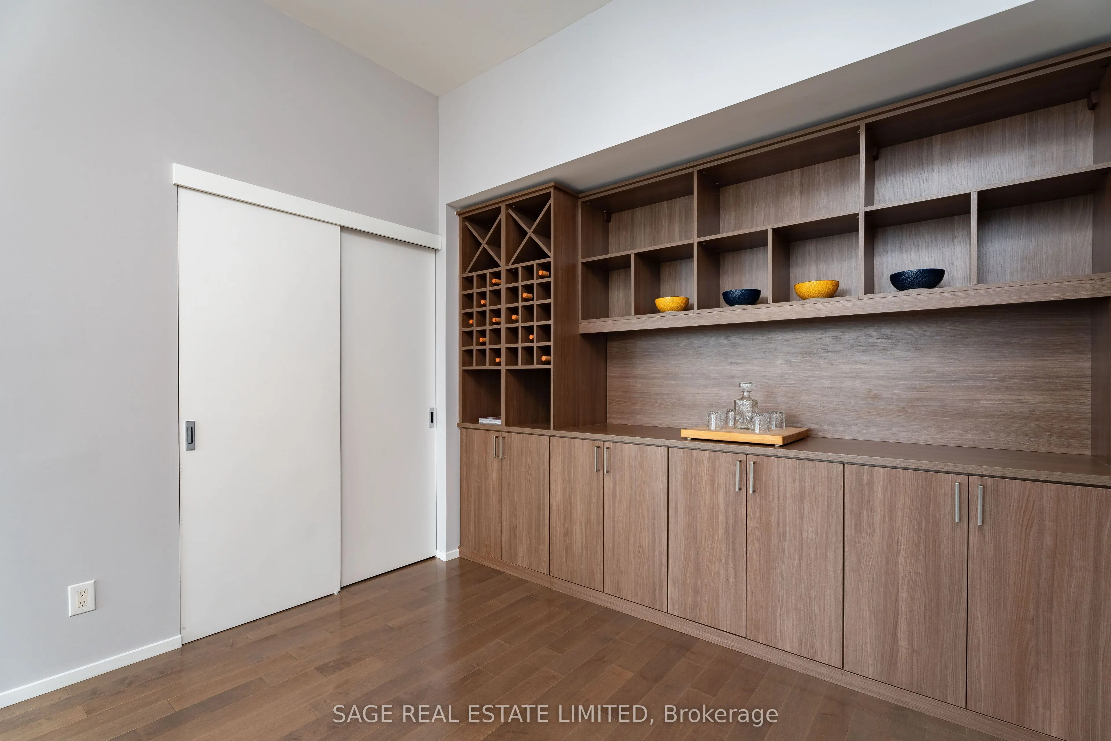 8 Charlotte Street, #3505