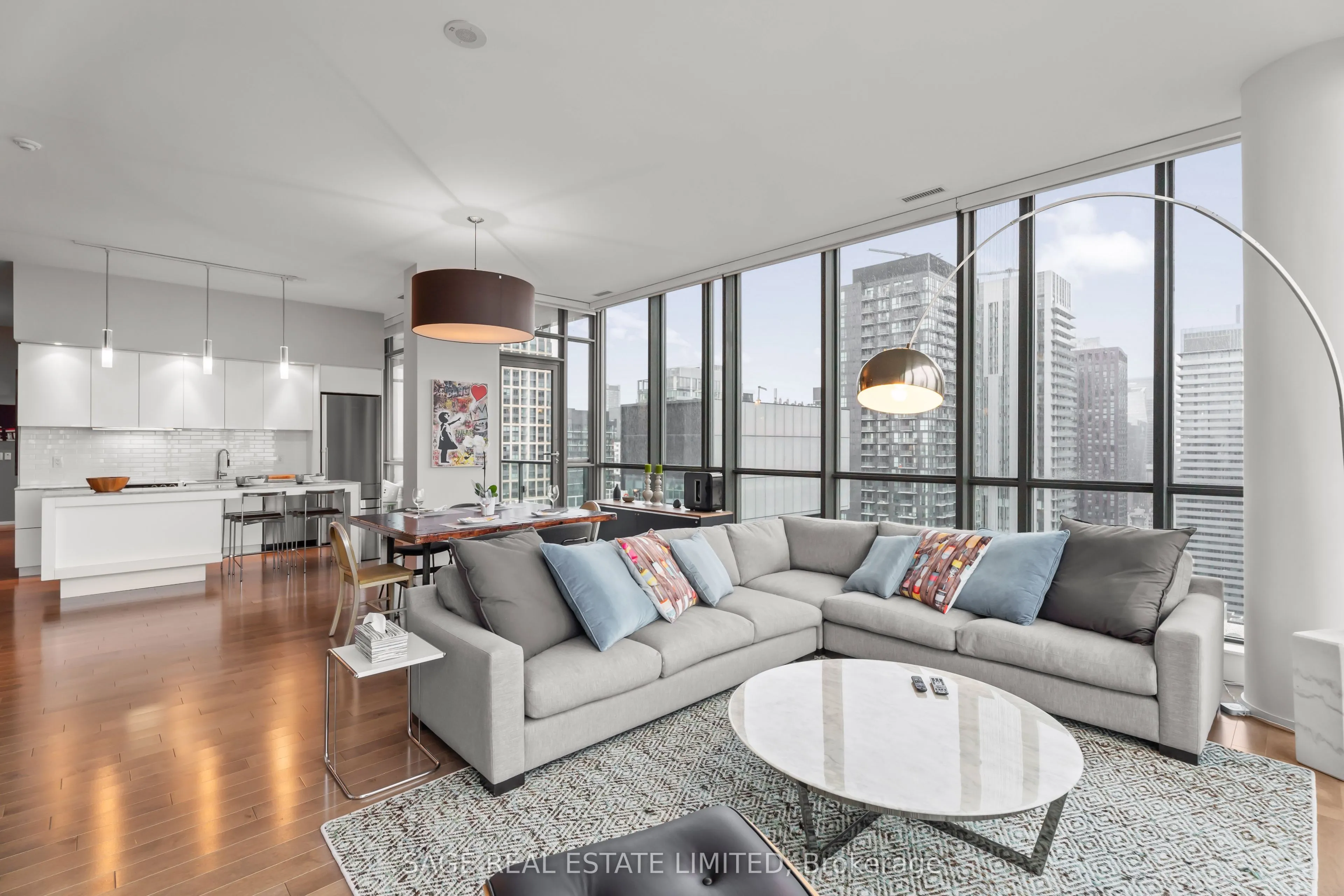 8 Charlotte Street, #3505