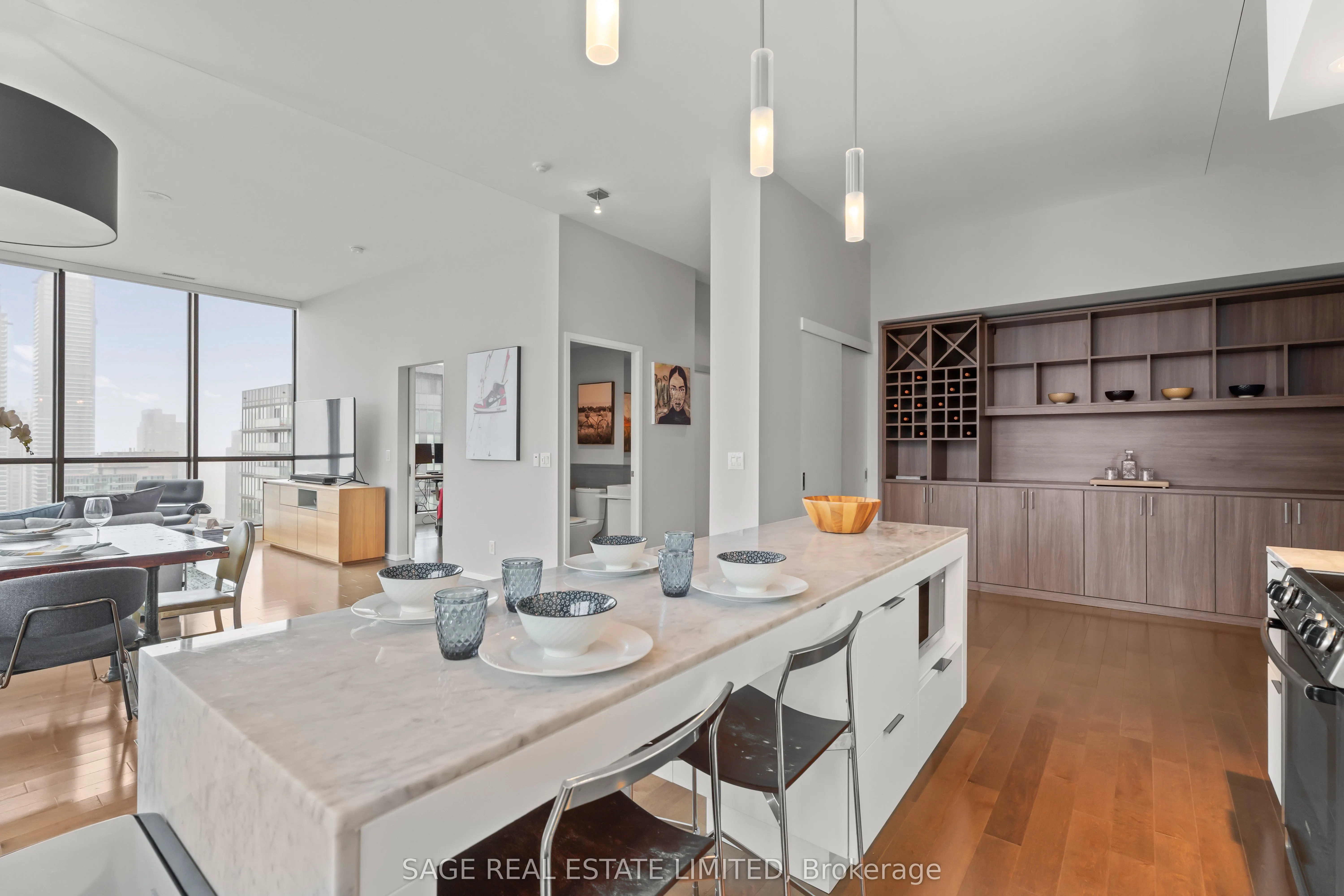 8 Charlotte Street, #3505