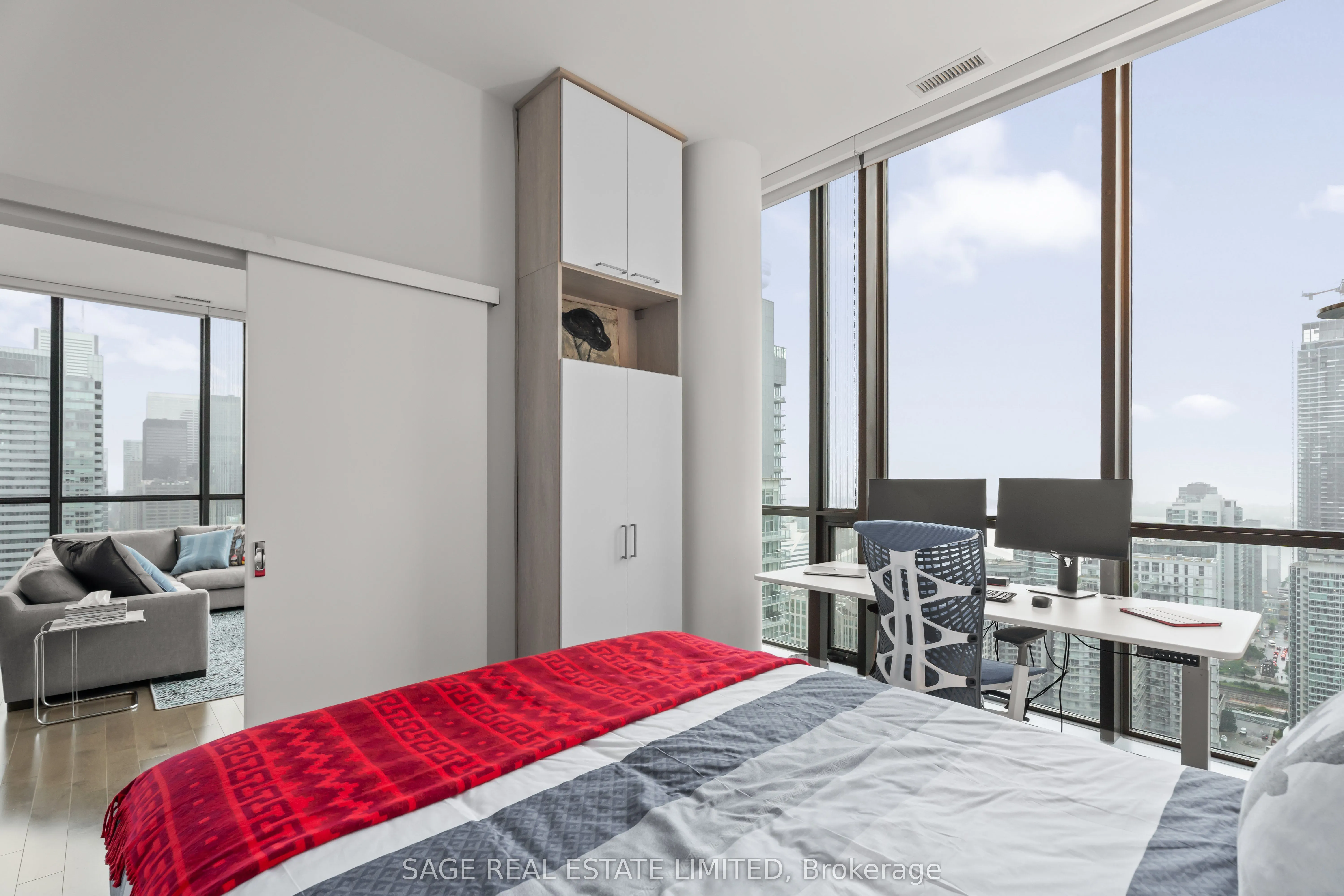 8 Charlotte Street, #3505