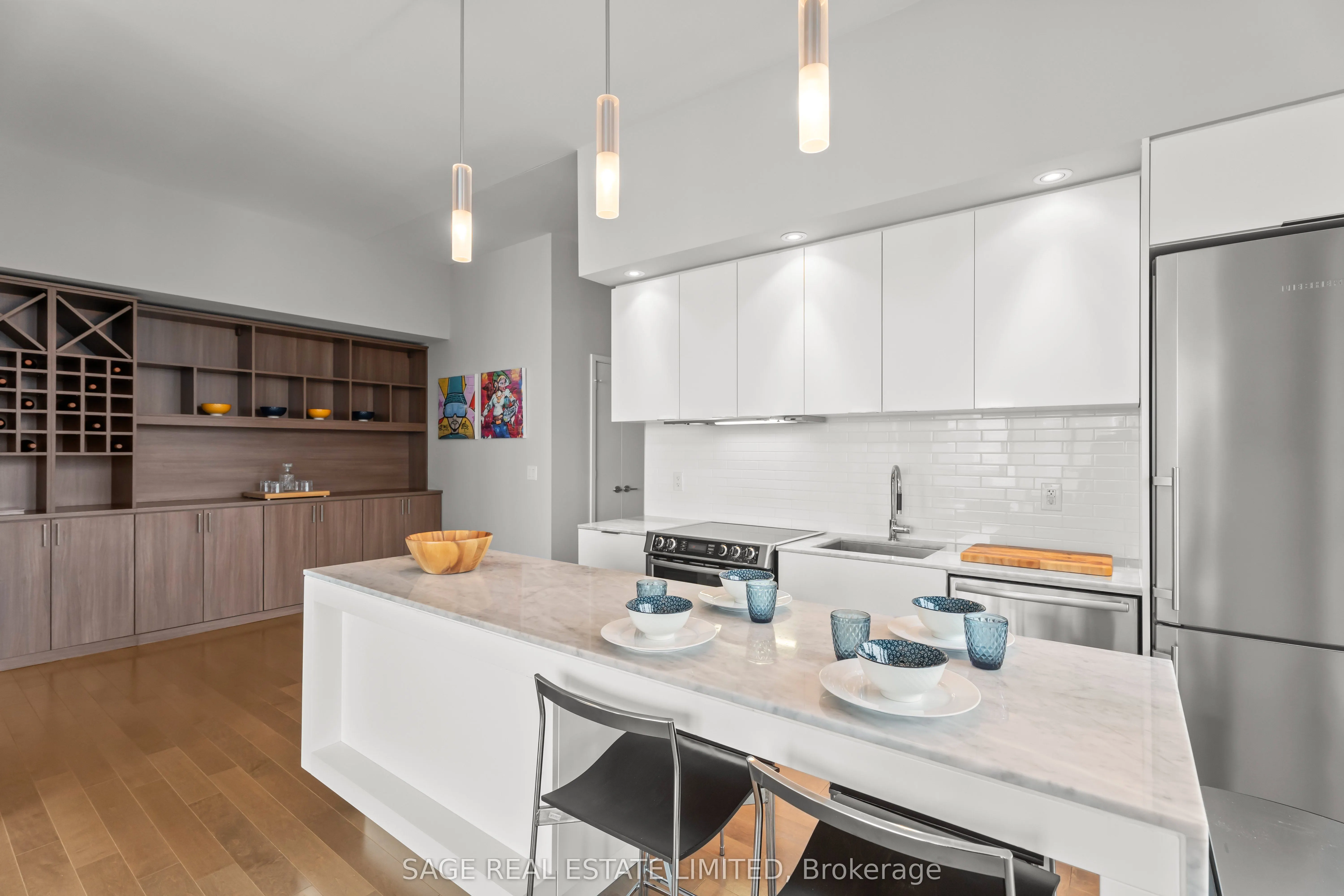 8 Charlotte Street, #3505