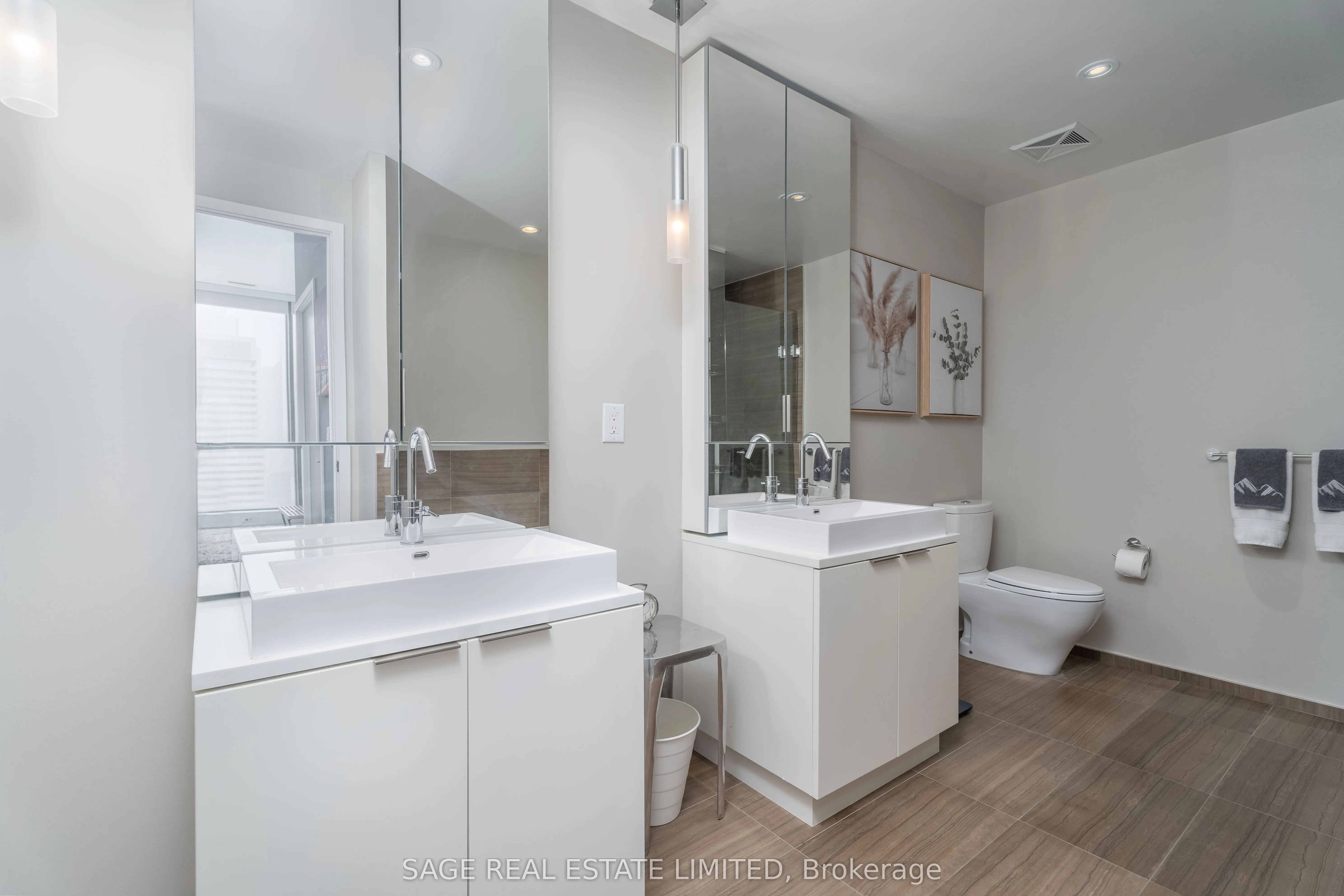 8 Charlotte Street, #3505