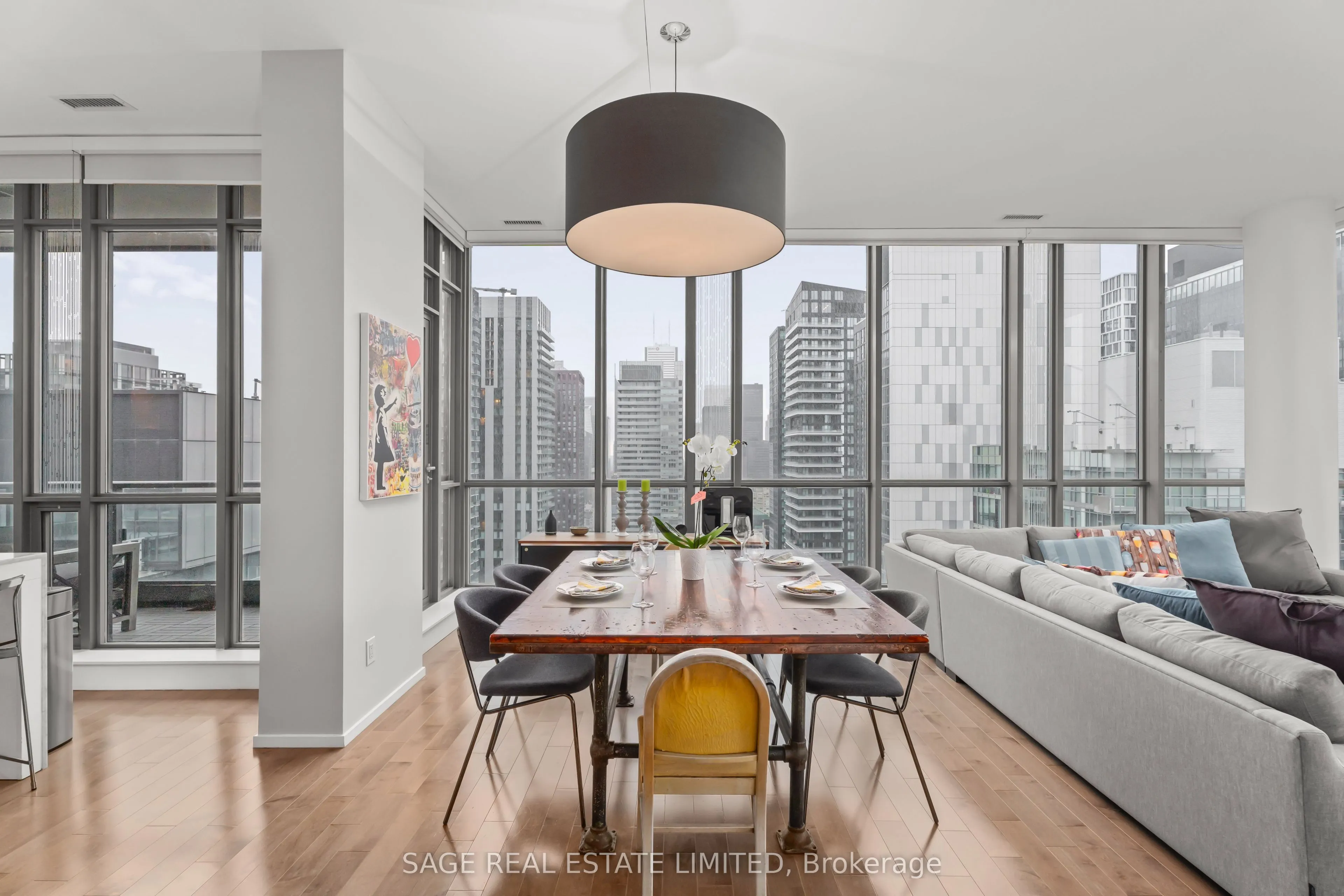 8 Charlotte Street, #3505