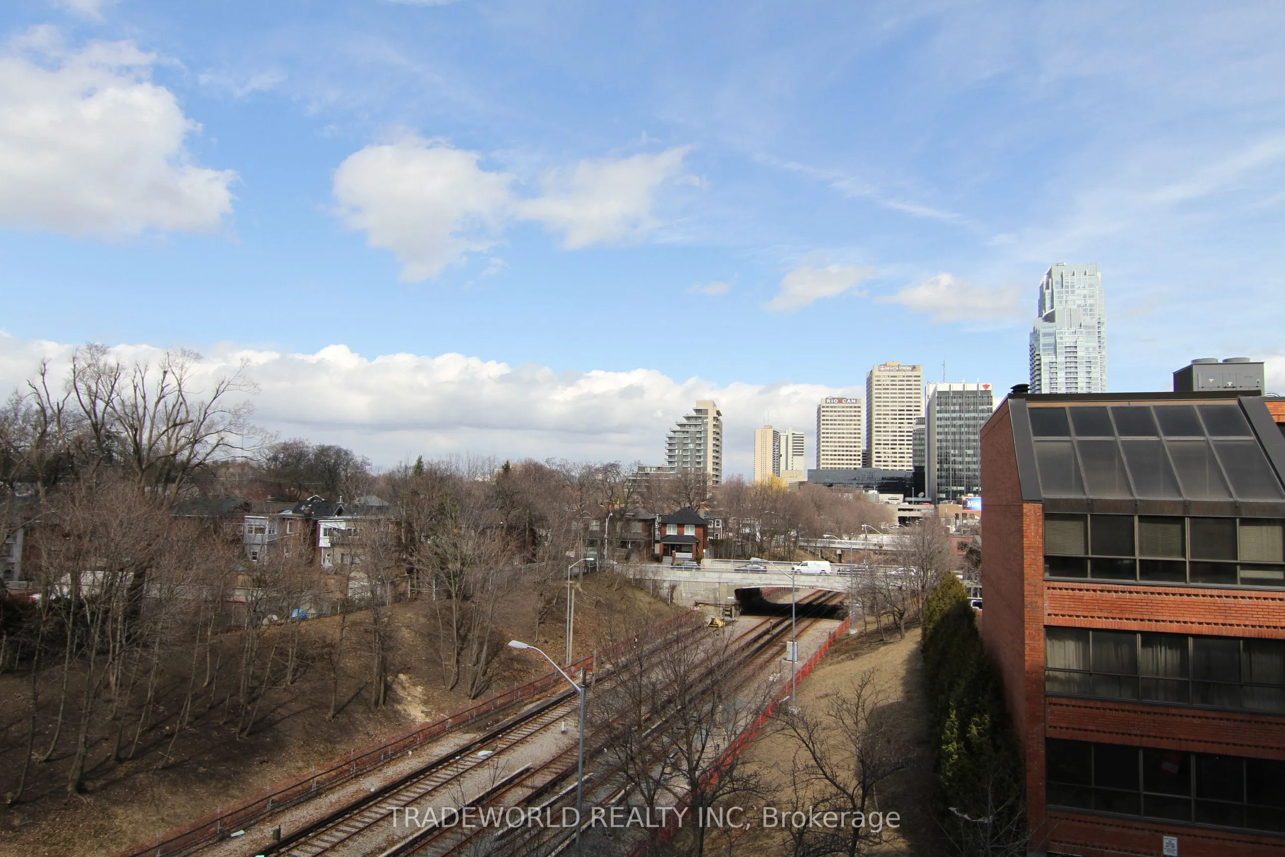 23 Glebe Road W, #321