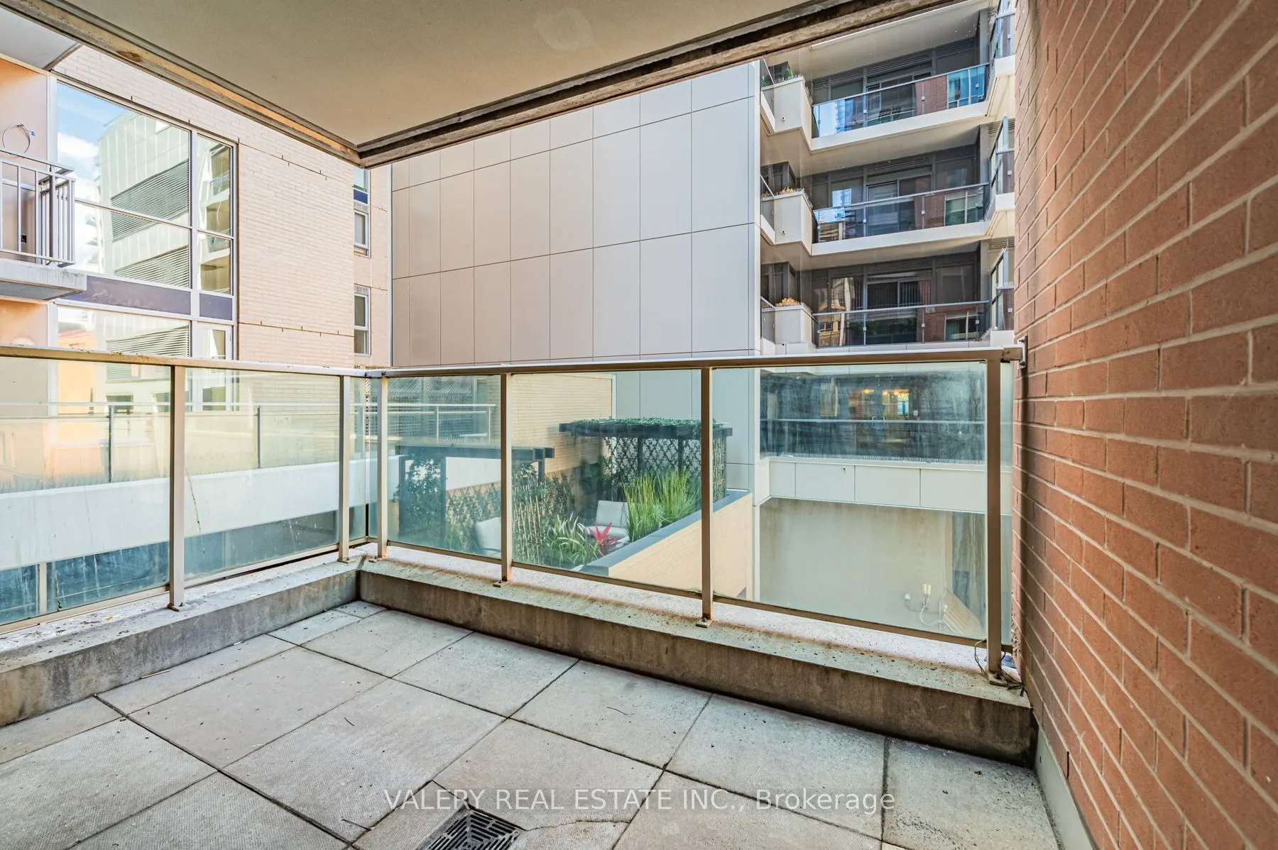 61 Yorkville Avenue, #310