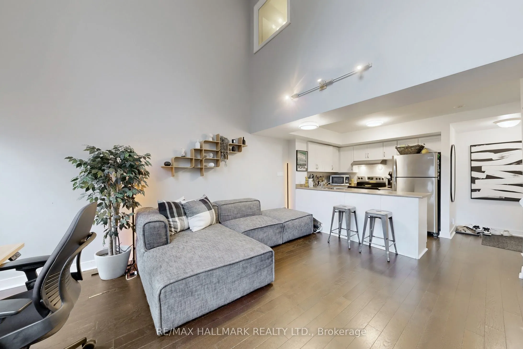 21 Earl Street, #304
