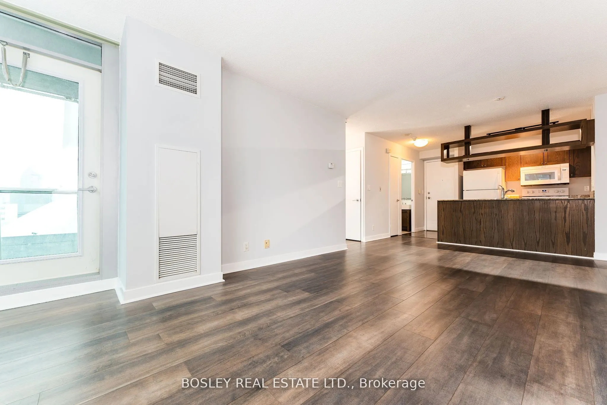 81 Navy Wharf Court, #2011