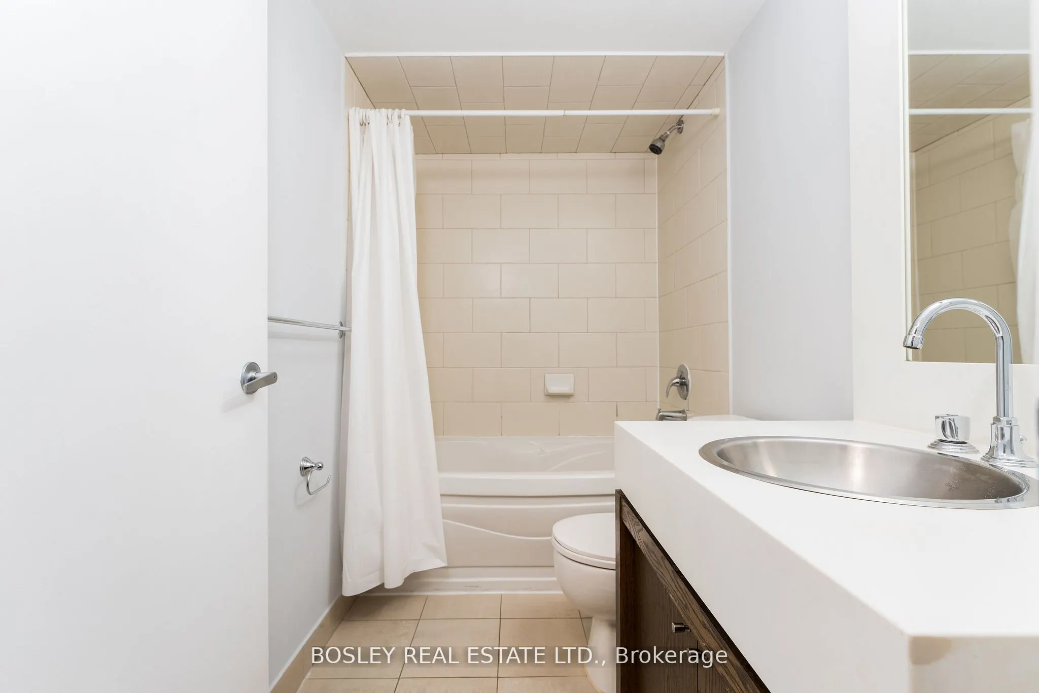 81 Navy Wharf Court, #2011