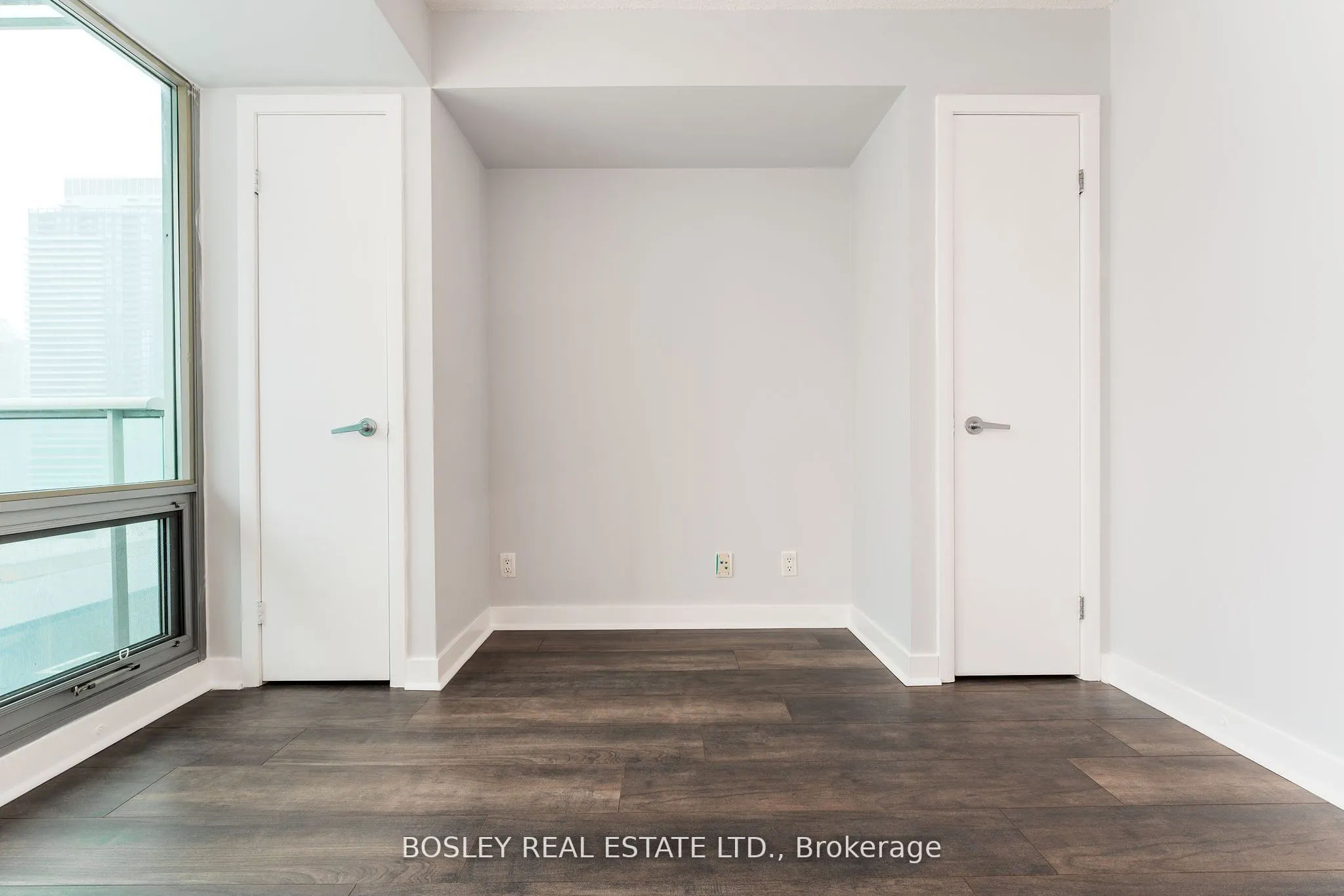 81 Navy Wharf Court, #2011