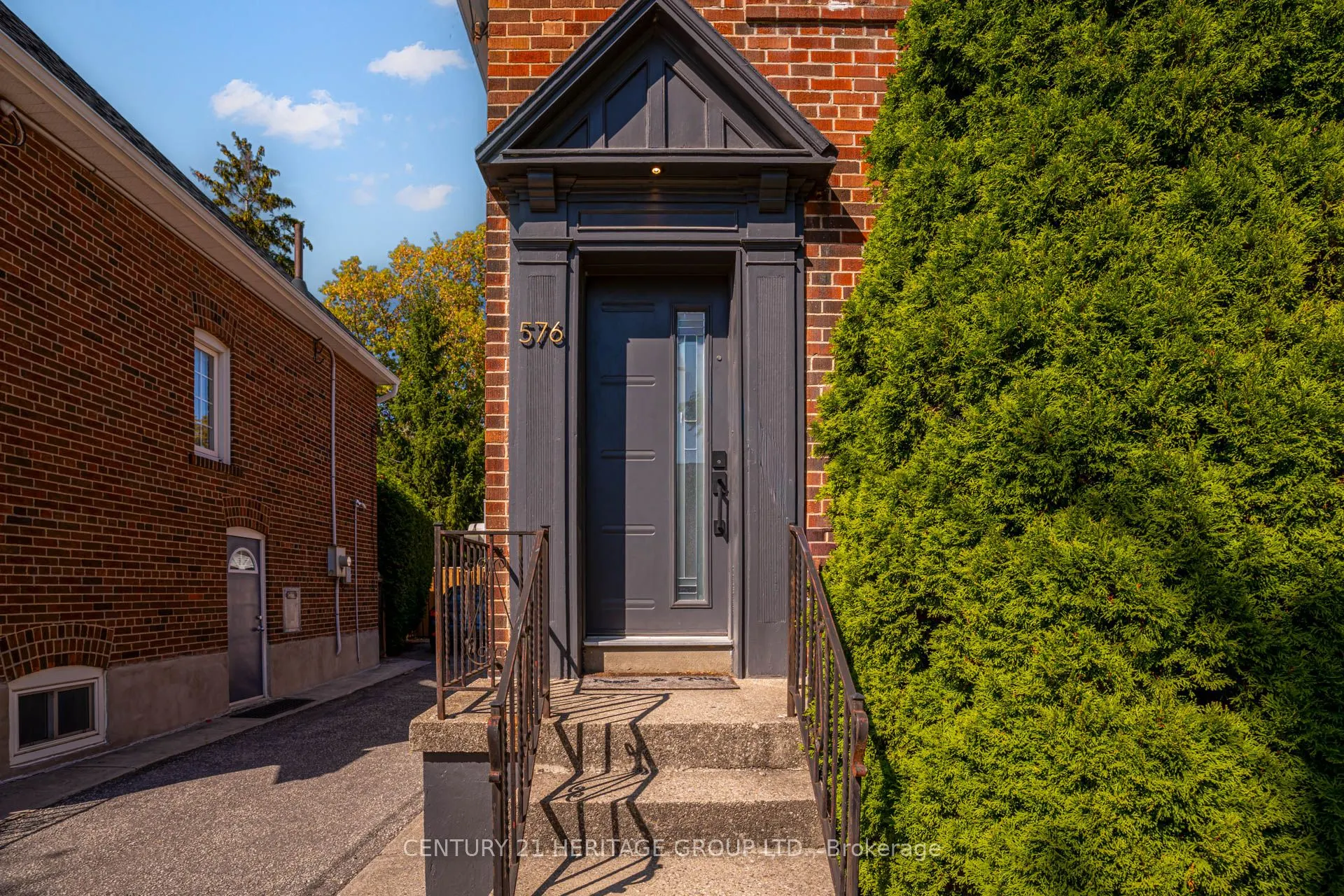 576 Broadway Avenue
