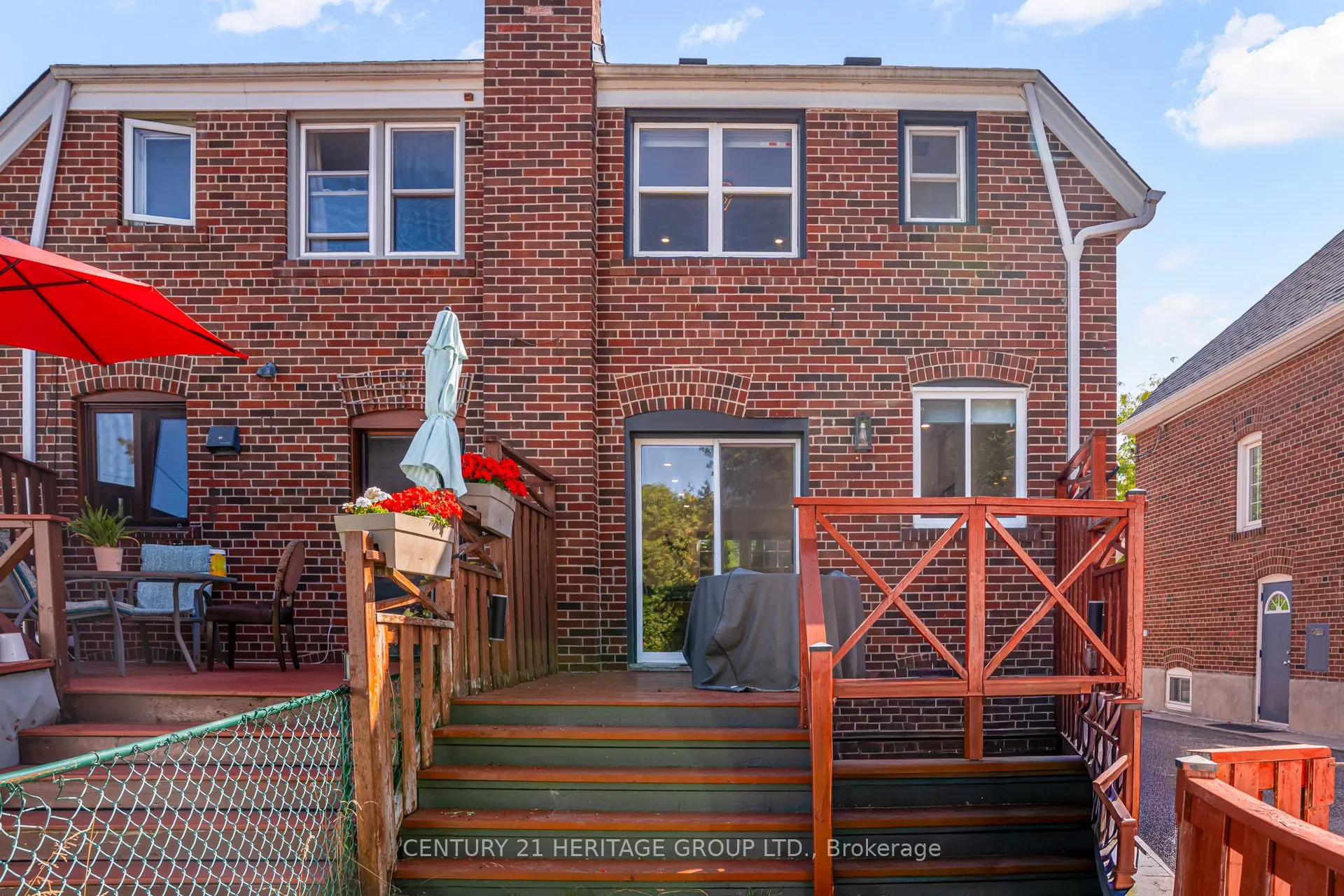 576 Broadway Avenue