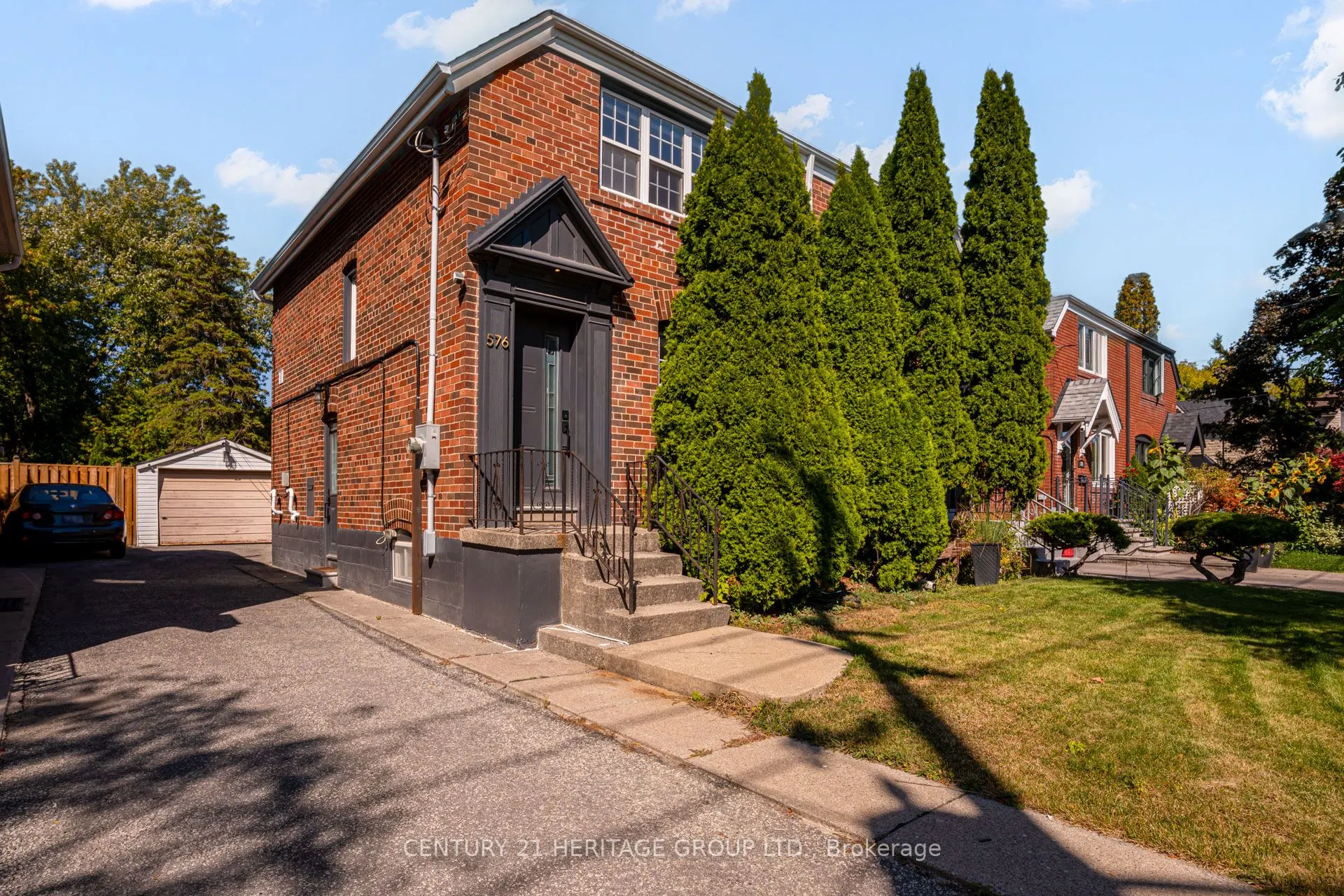 576 Broadway Avenue