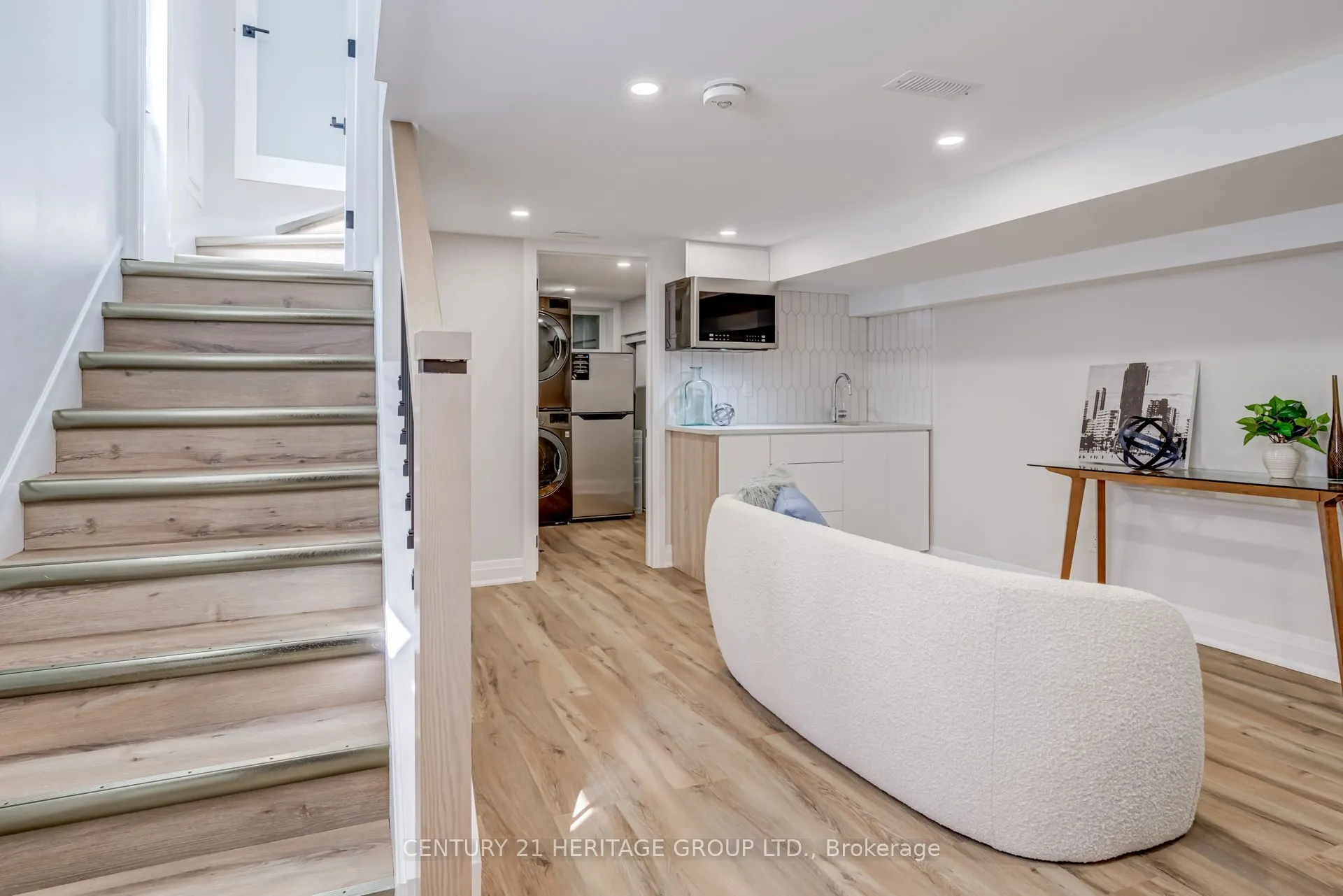 576 Broadway Avenue