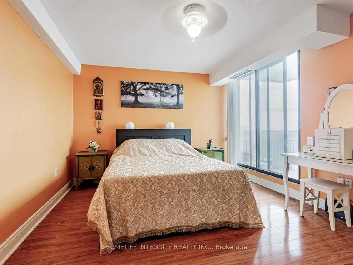 150 Neptune Drive, #904