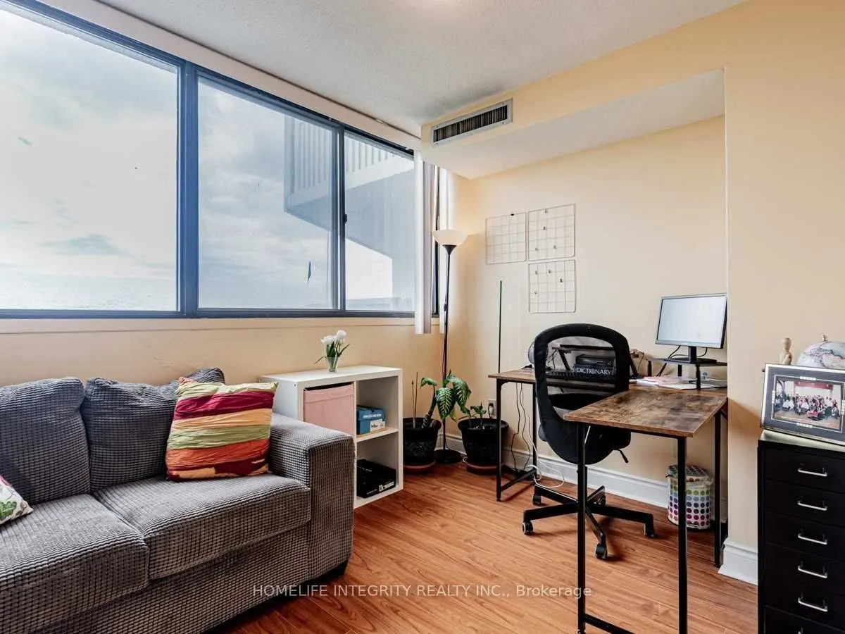 150 Neptune Drive, #904