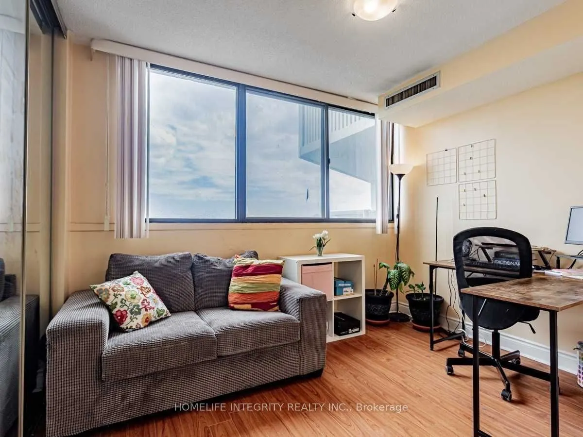150 Neptune Drive, #904