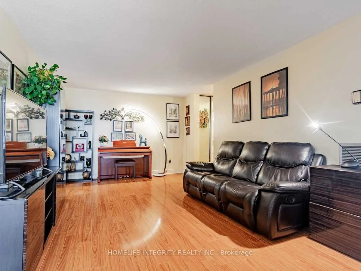 150 Neptune Drive, #904