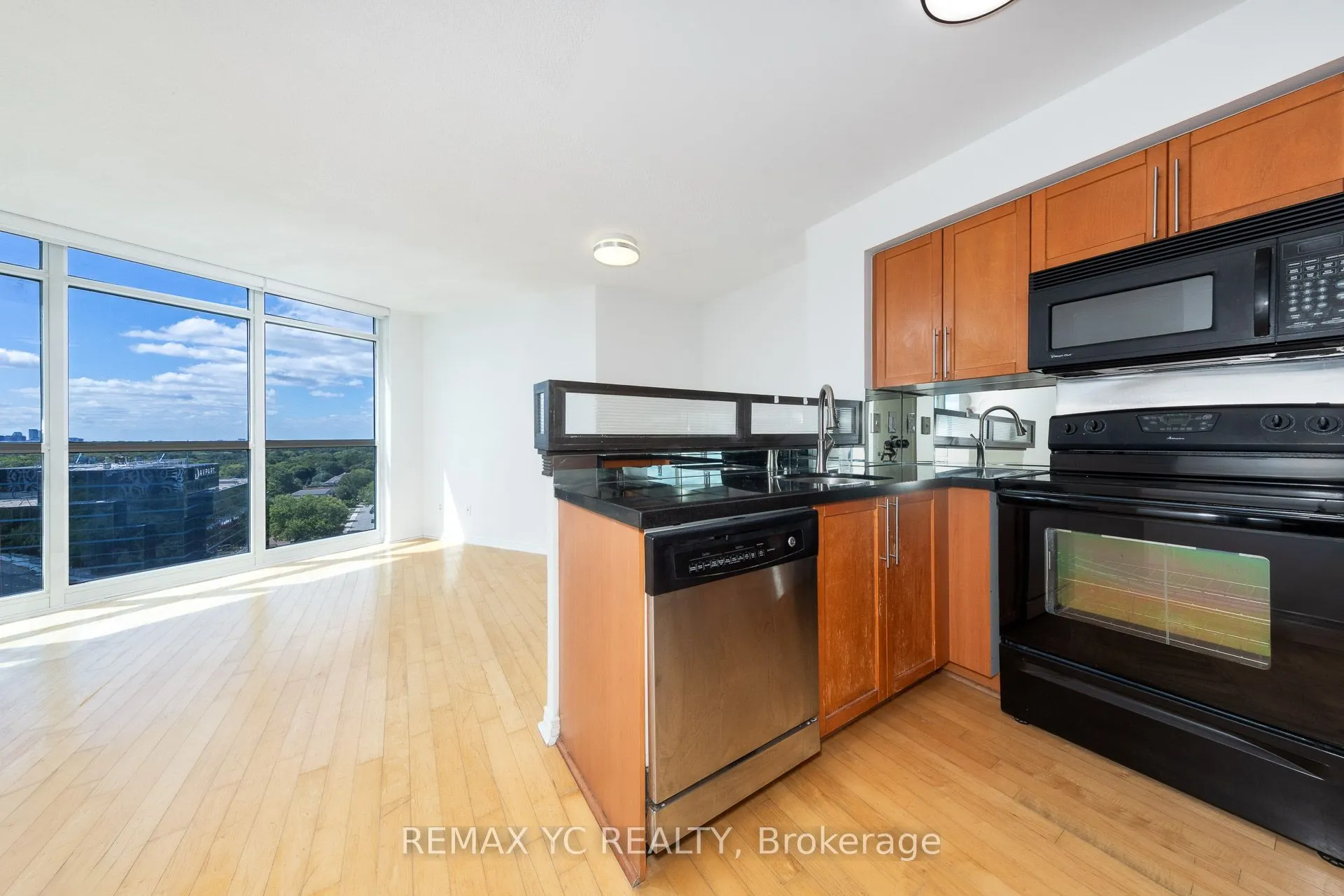 28 Harrison Garden Boulevard, #1605