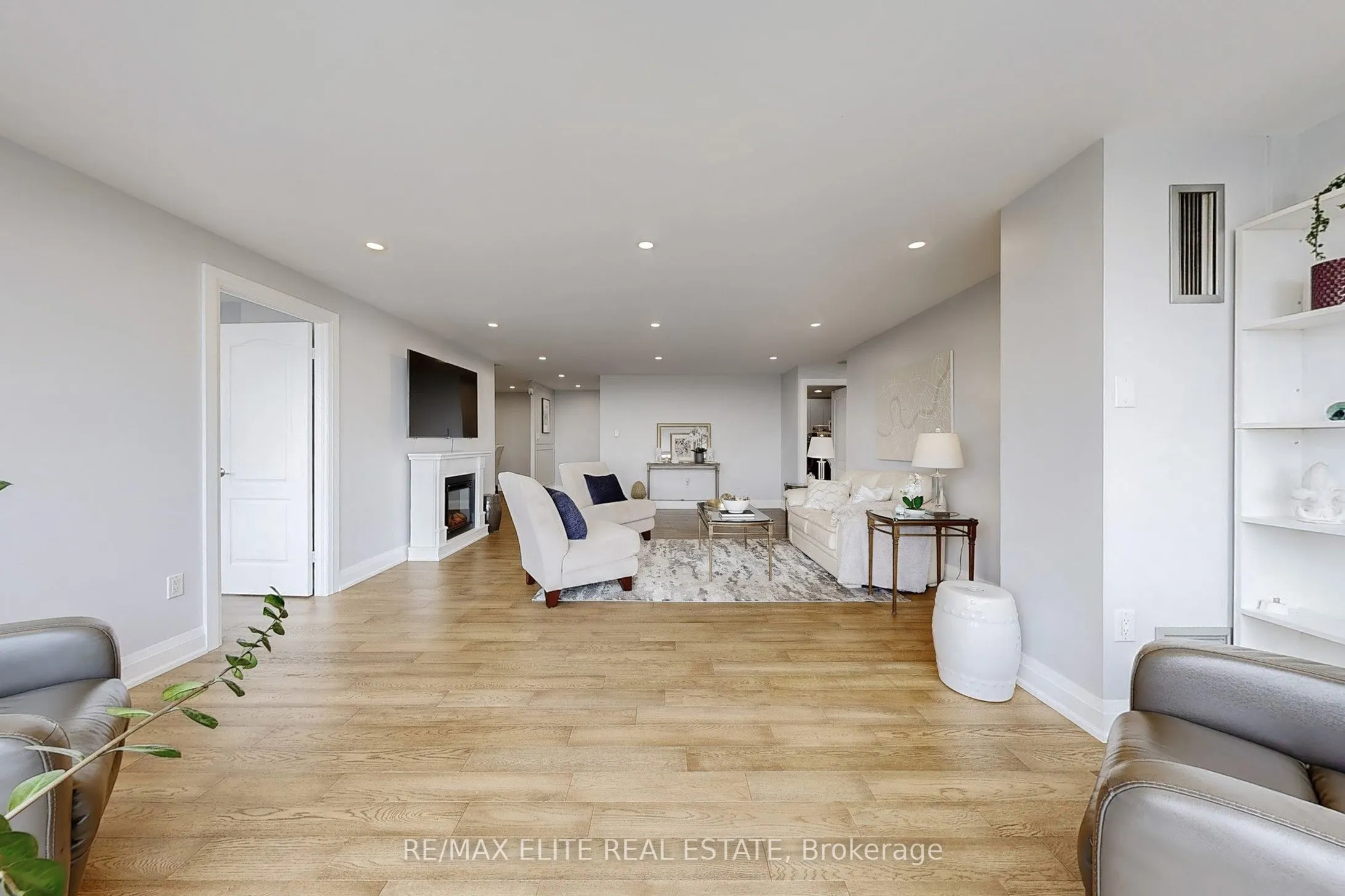65 Skymark Drive, #1707