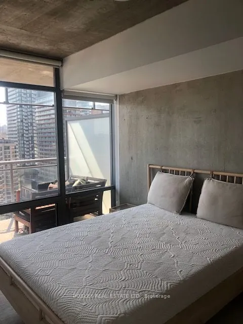 22 Wellesley Street, #1801