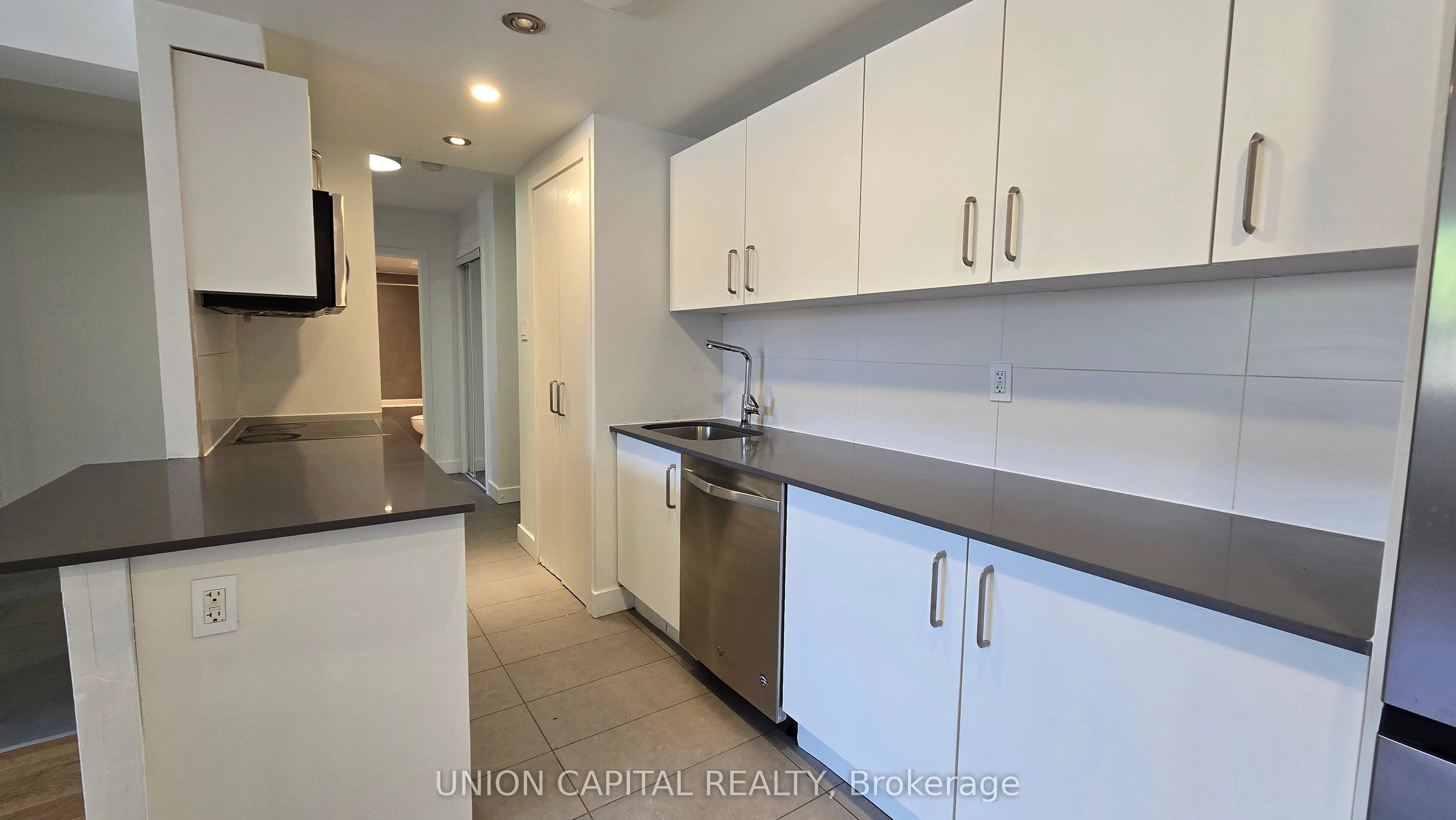 230 Oak Street, #110