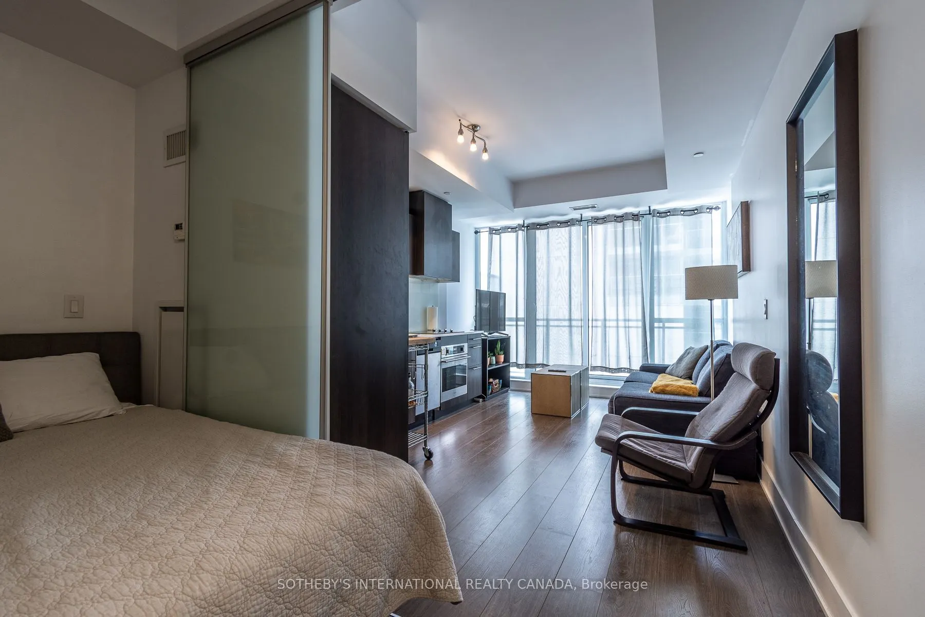 508 Wellington Street W, #805