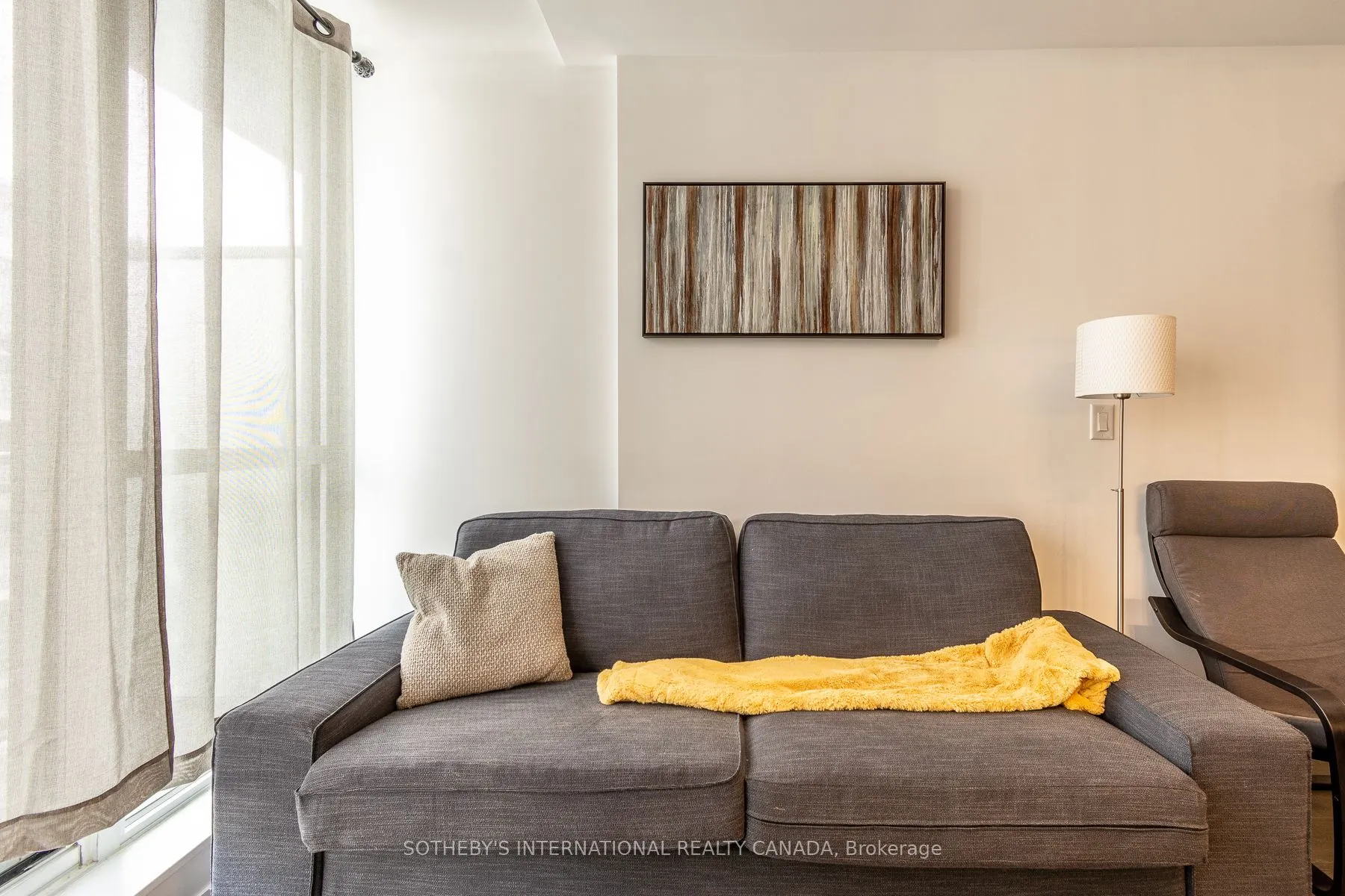 508 Wellington Street W, #805
