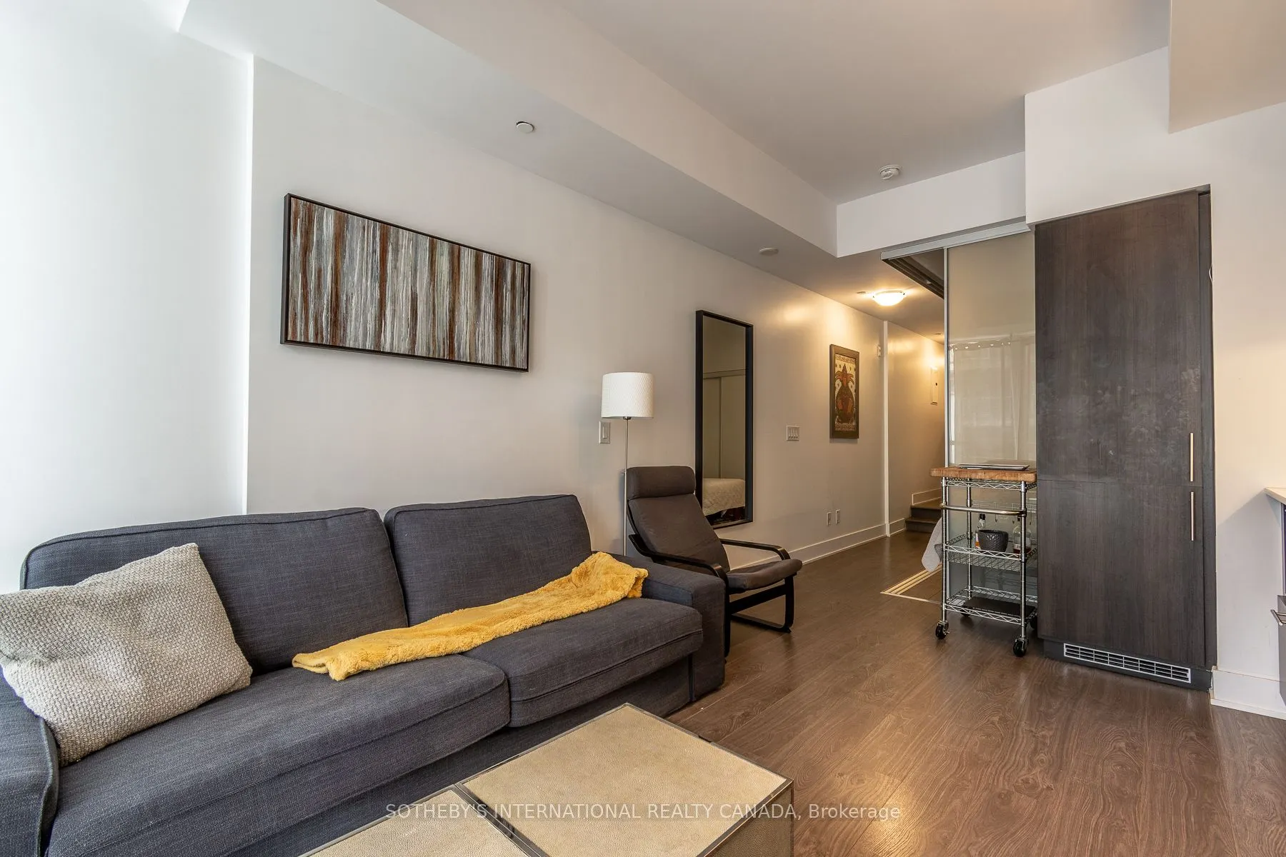 508 Wellington Street W, #805