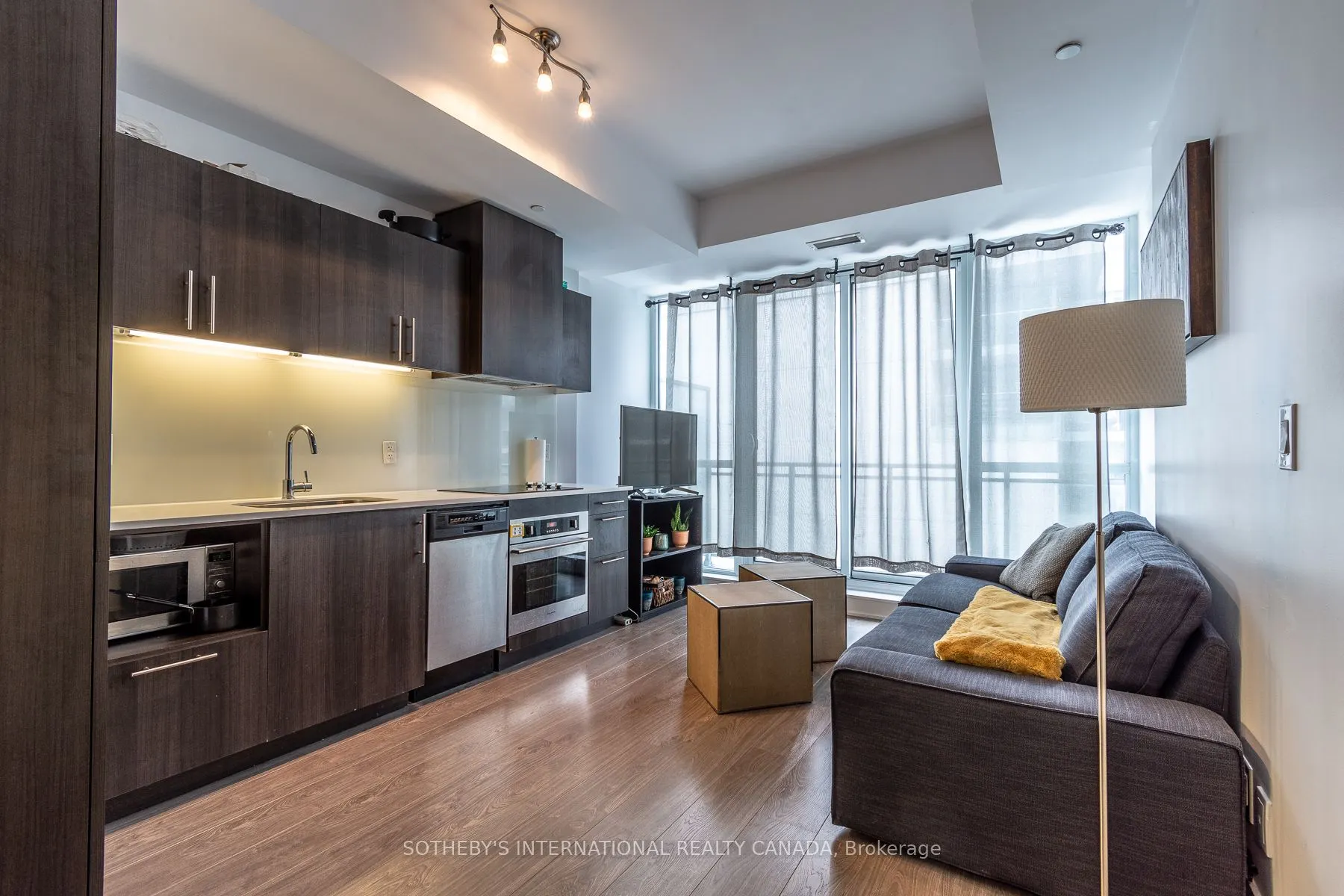 508 Wellington Street W, #805