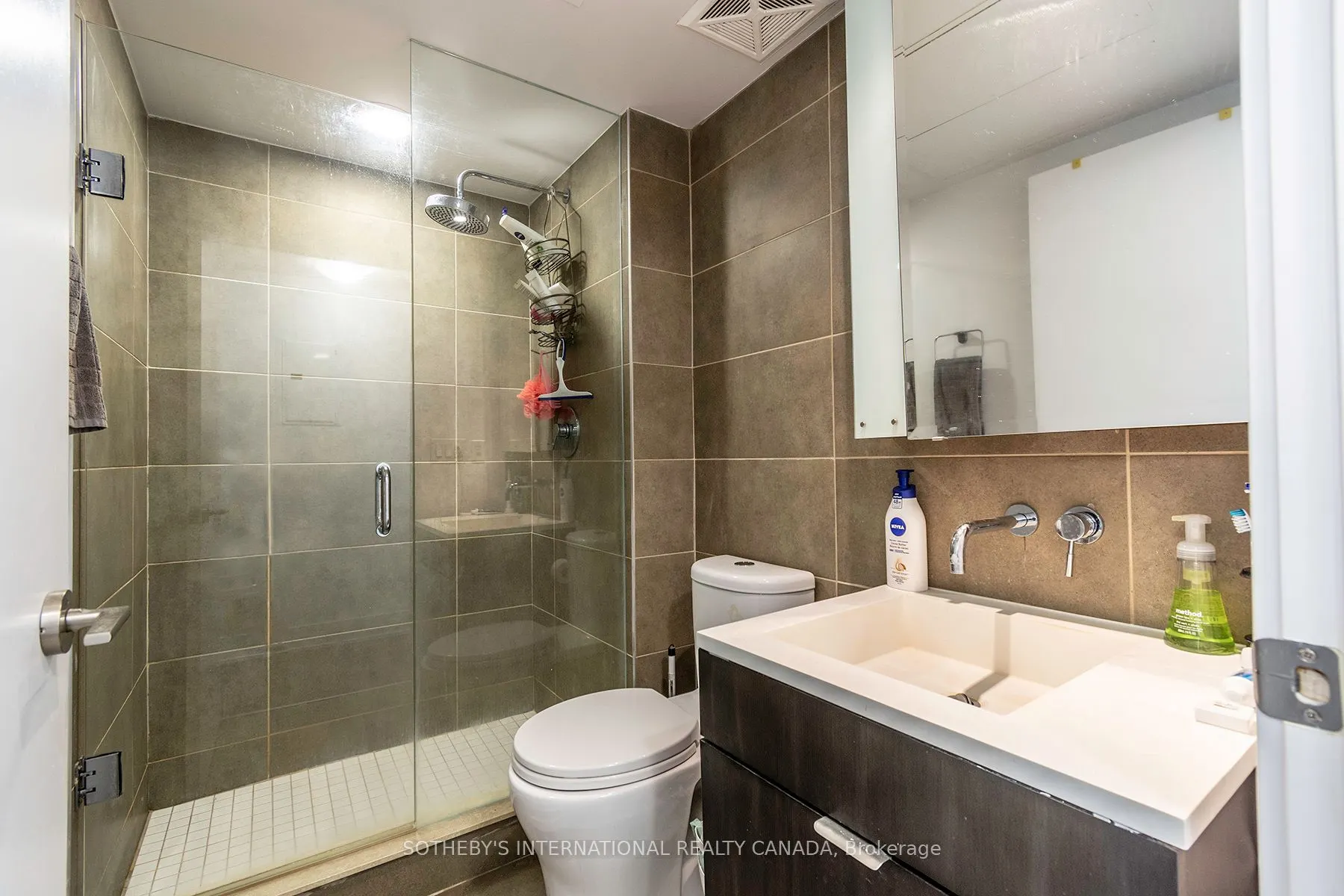 508 Wellington Street W, #805