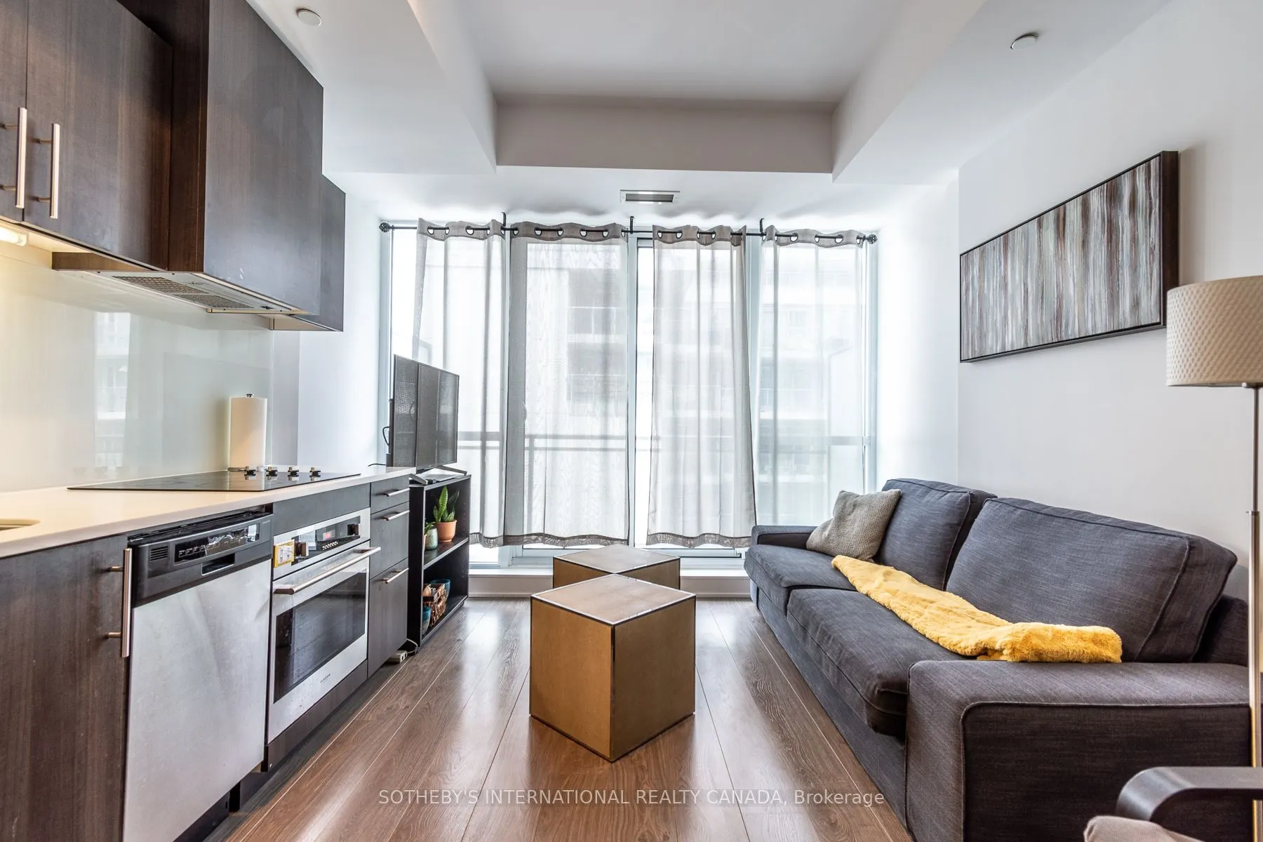 508 Wellington Street W, #805