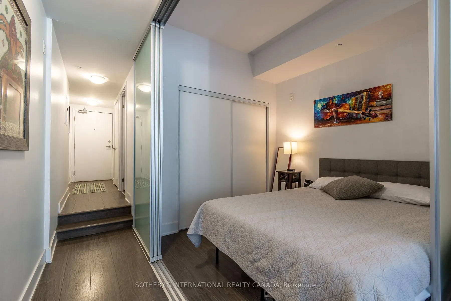 508 Wellington Street W, #805