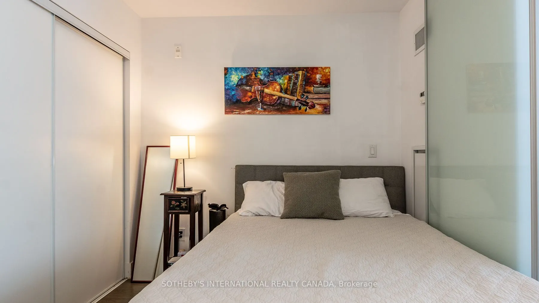 508 Wellington Street W, #805
