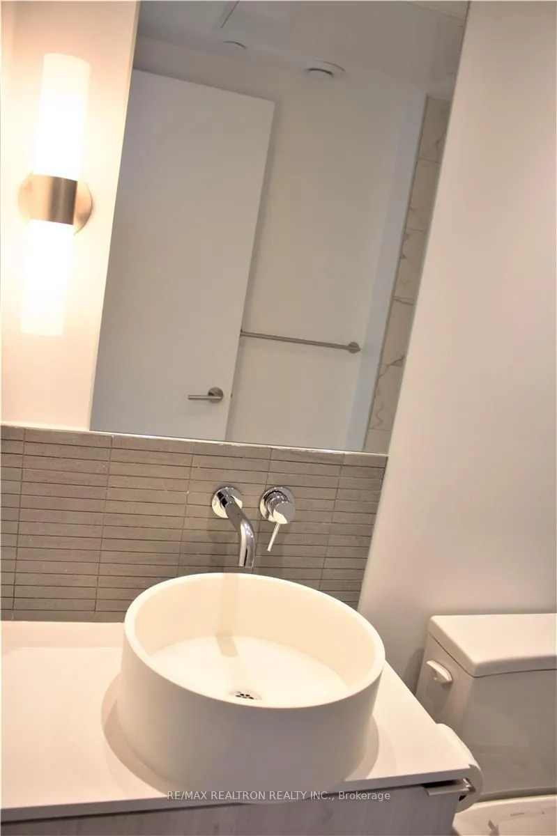161 Roehampton Avenue, #4302