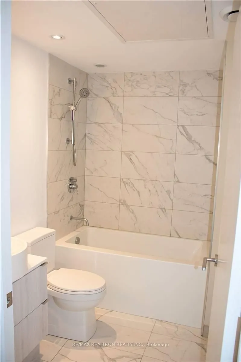161 Roehampton Avenue, #4302