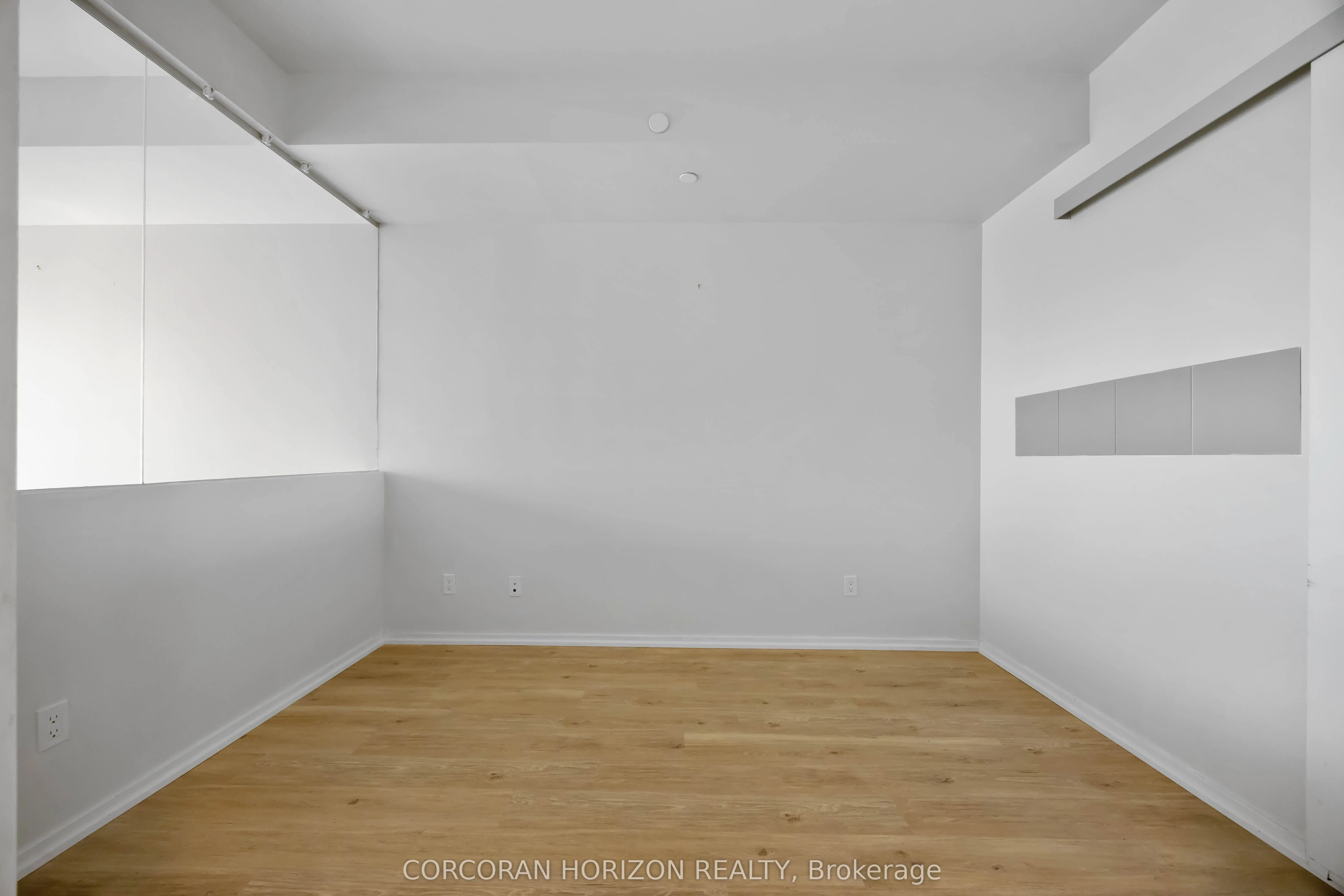 197 Yonge Street, #1411