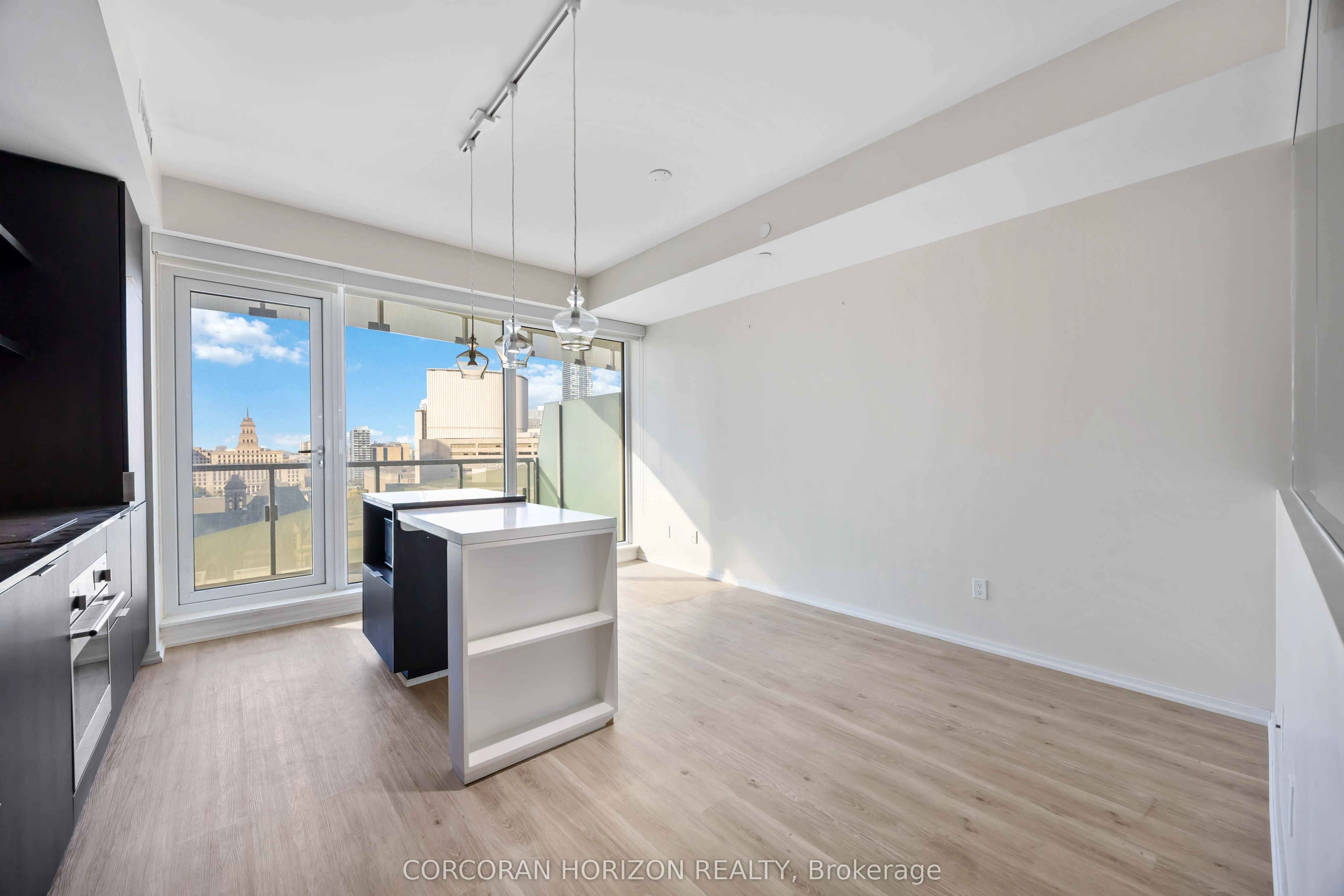 197 Yonge Street, #1411