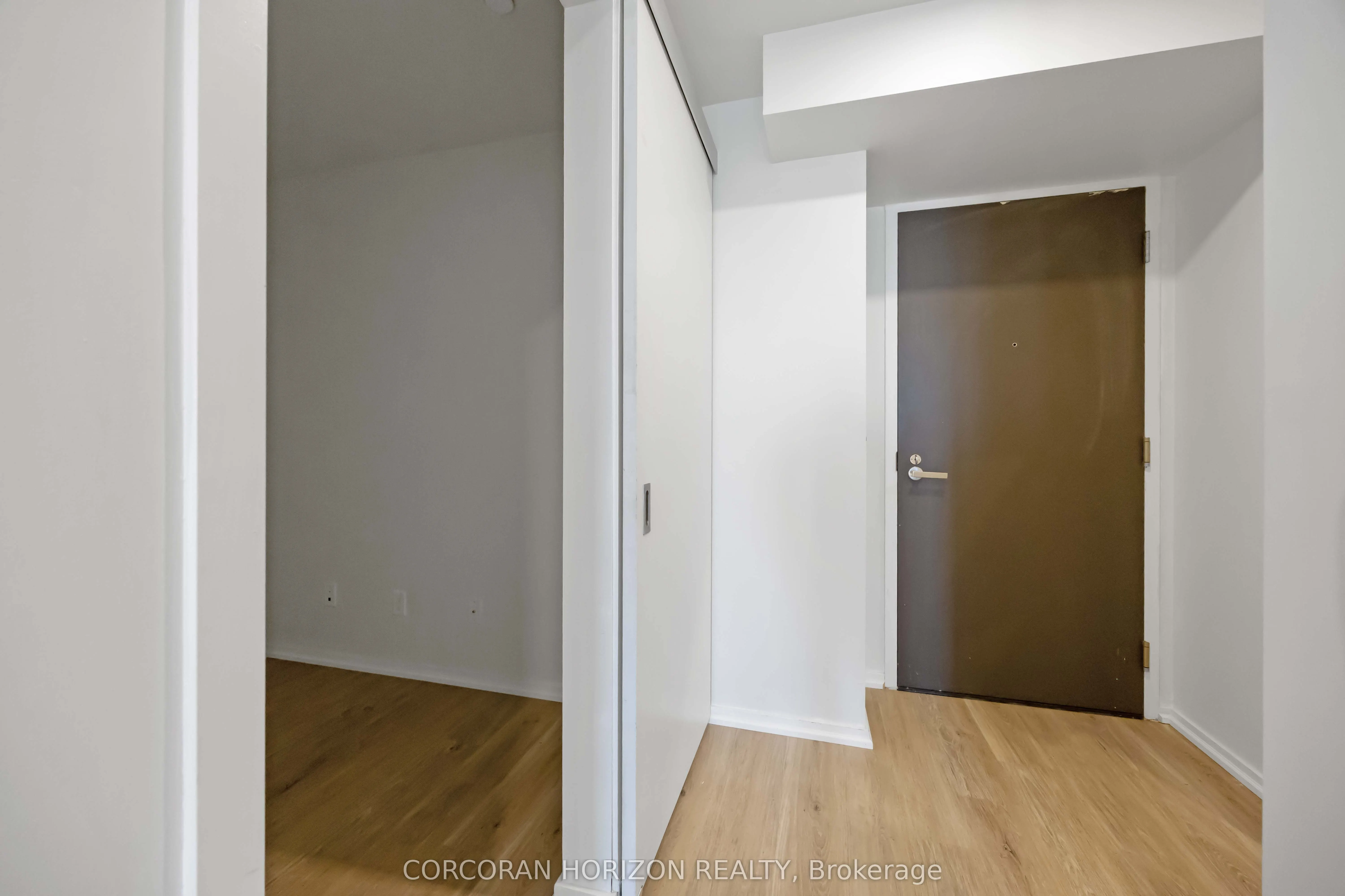 197 Yonge Street, #1411