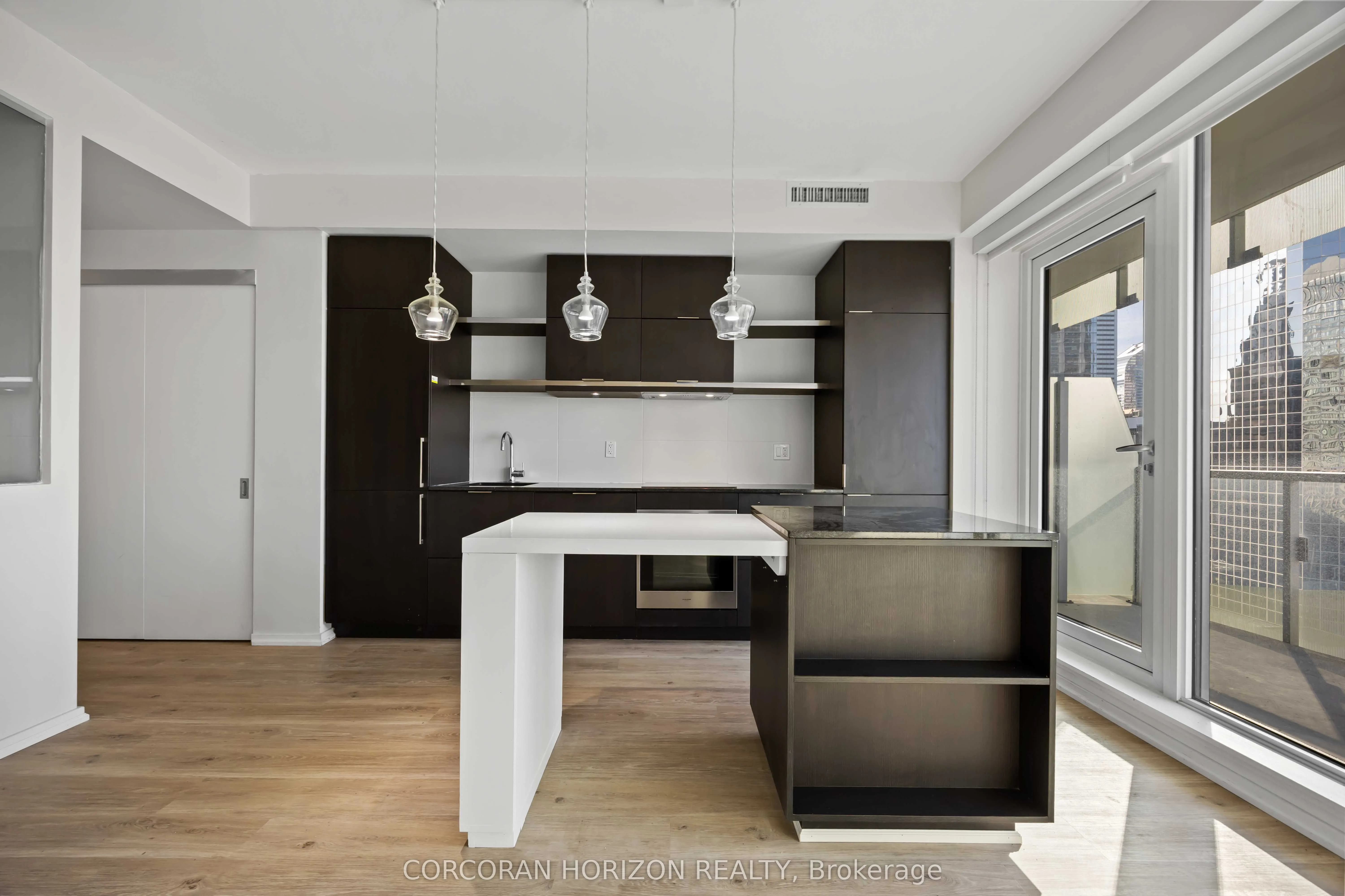 197 Yonge Street, #1411