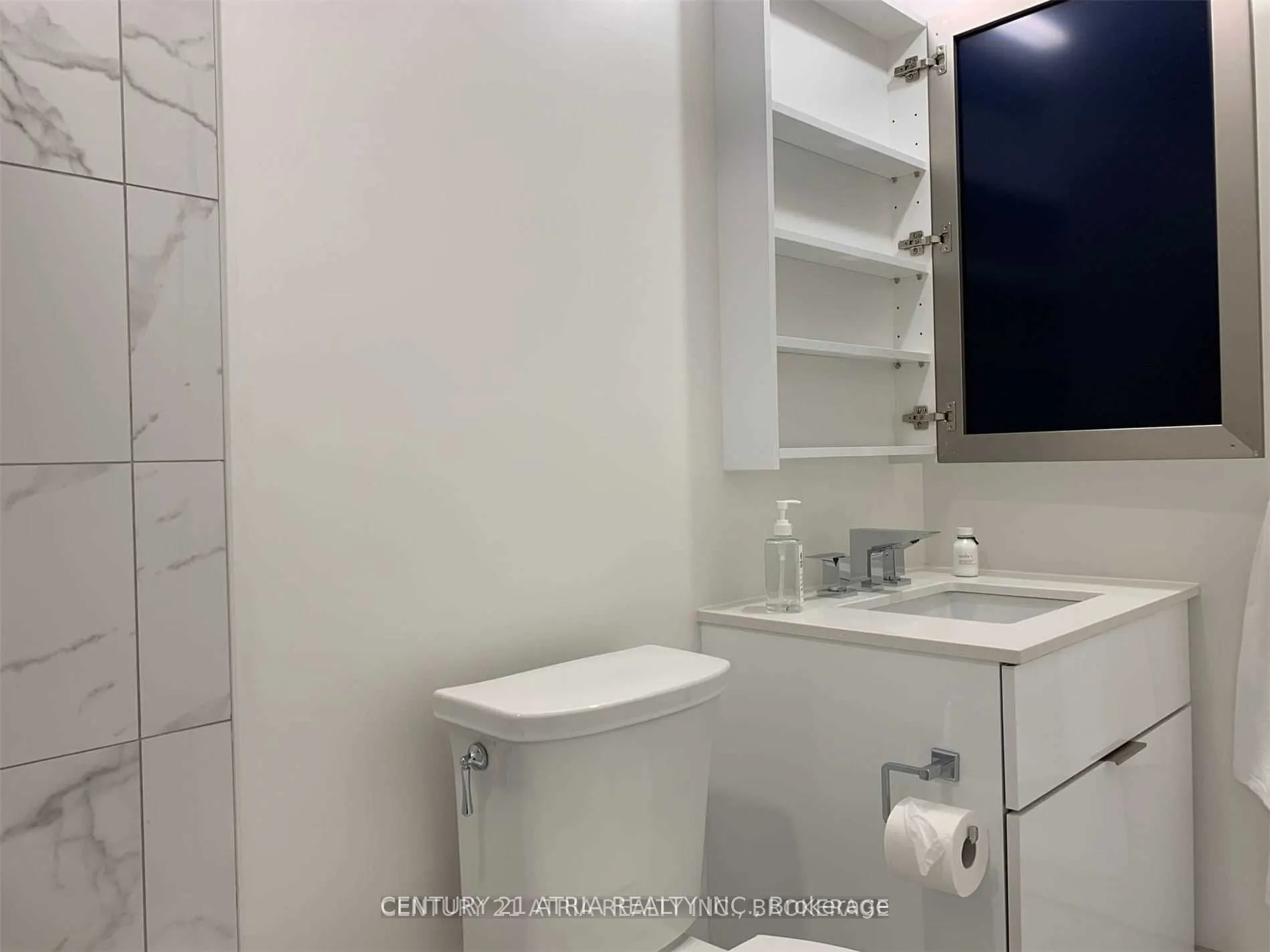 25 Richmond Street E, #1112