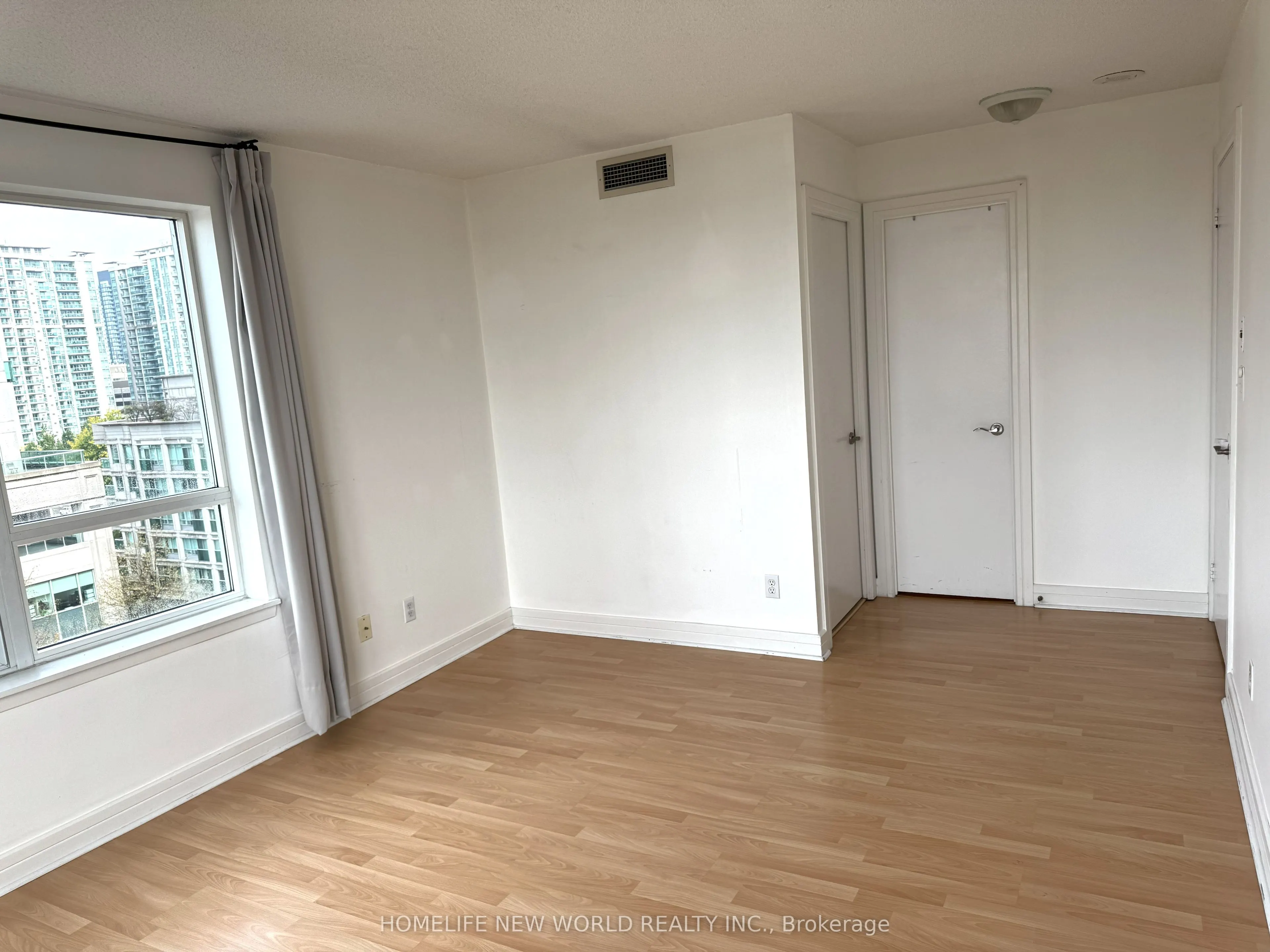 18 Harrison Garden Boulevard, #802