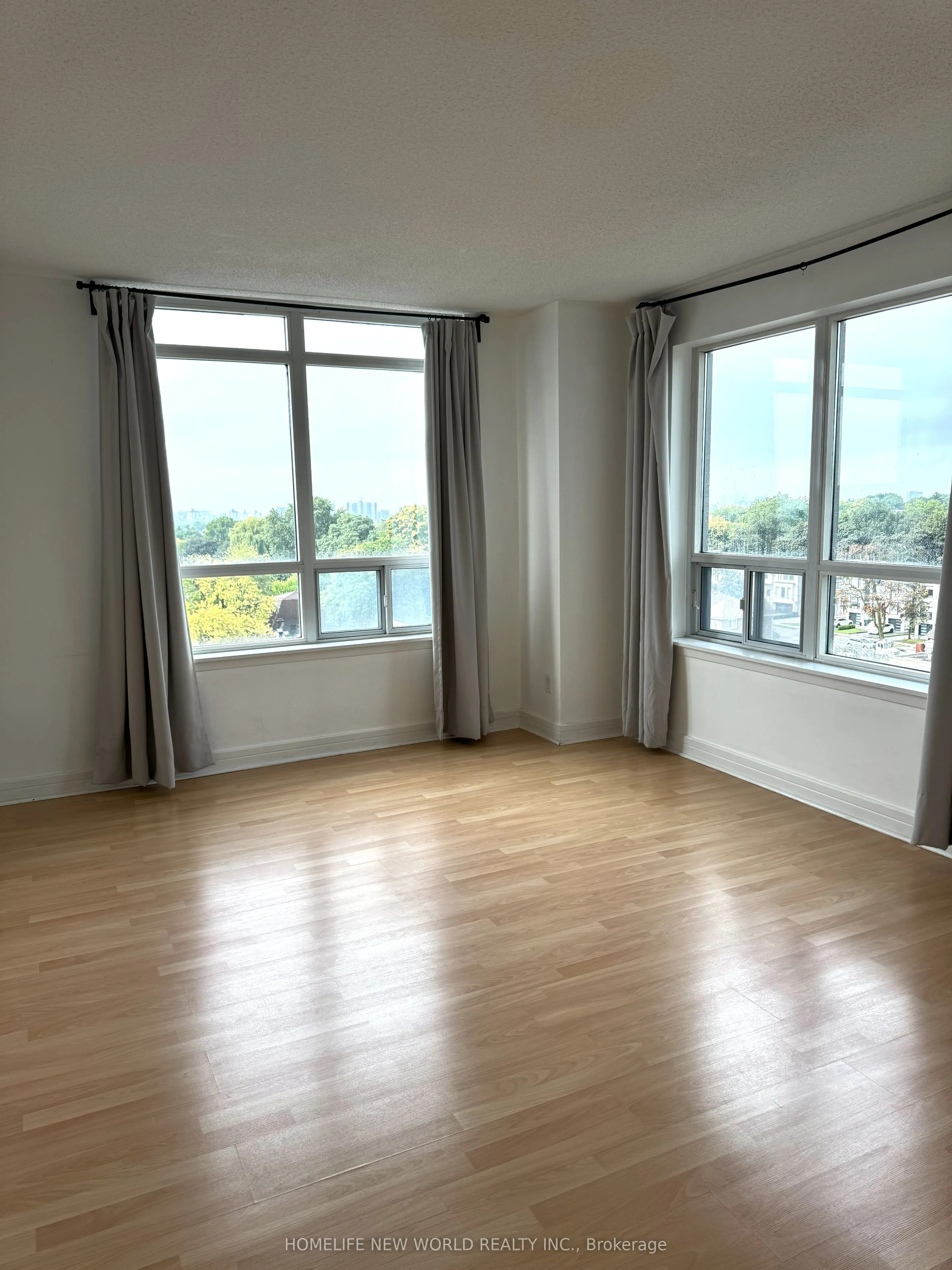 18 Harrison Garden Boulevard, #802