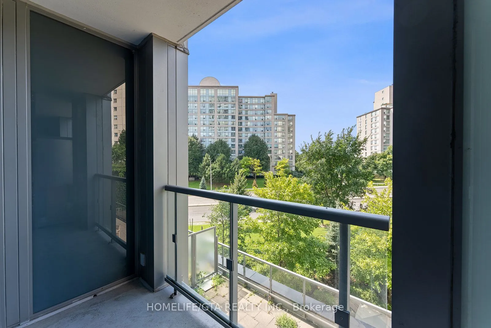 18 Graydon Hall Drive, #304