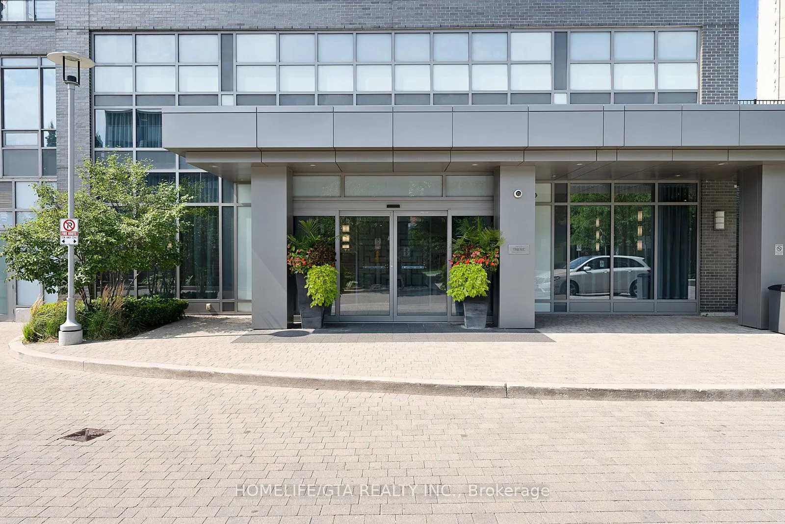 18 Graydon Hall Drive, #304